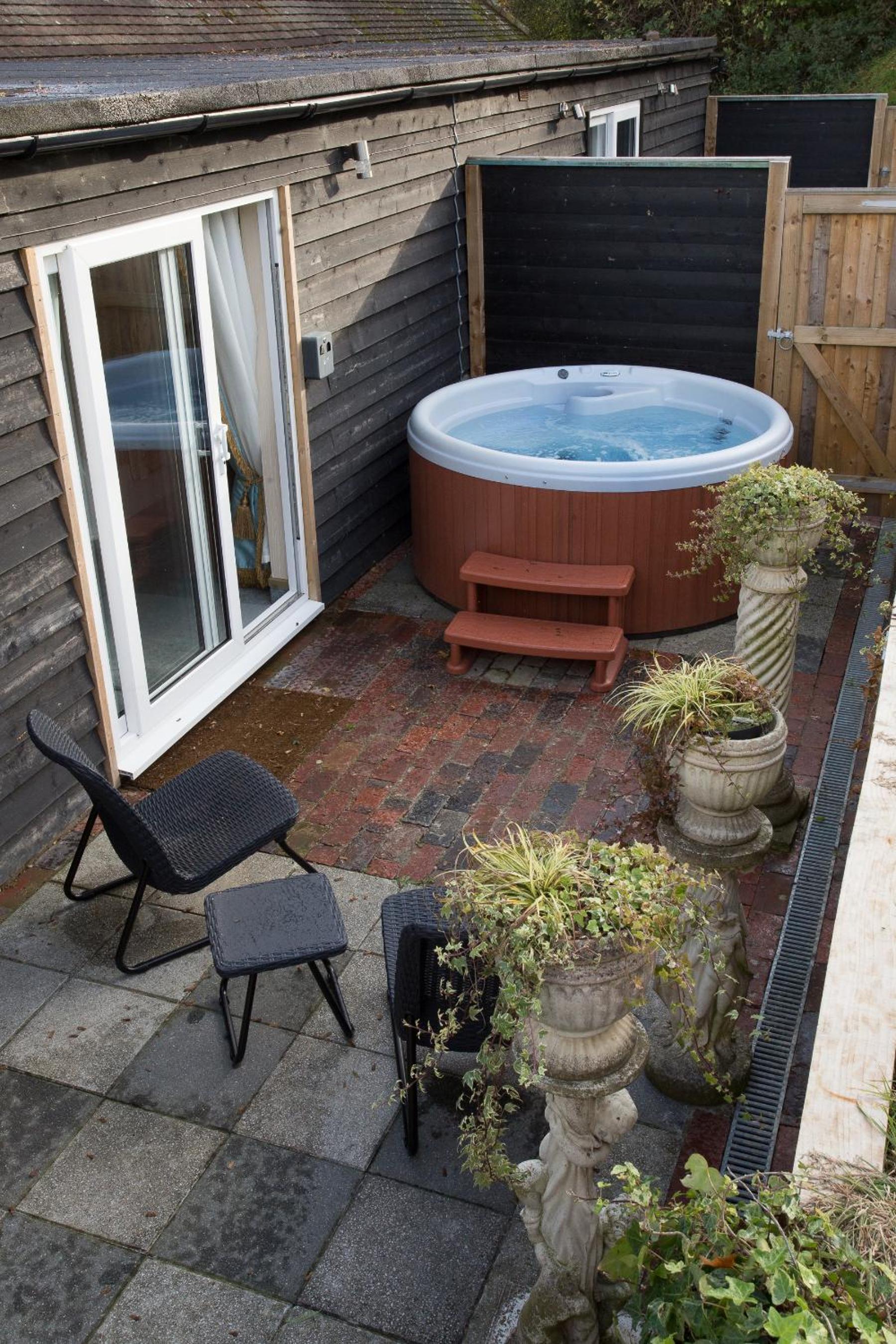 Superior Suite with Spa Bath - Photo 2