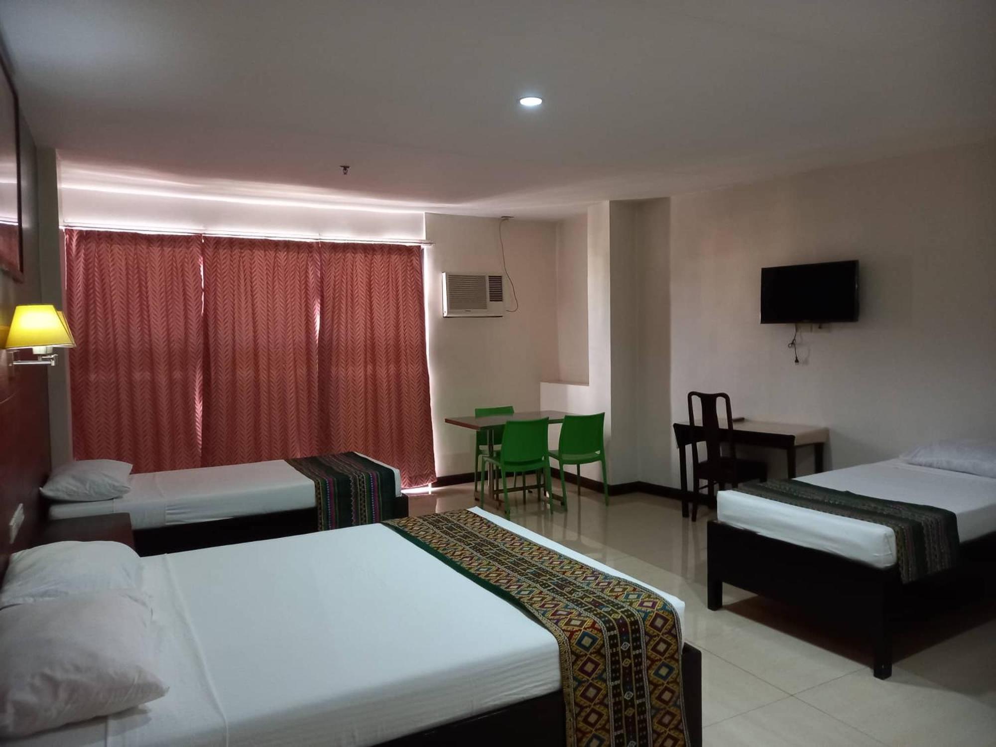 Deluxe Family Suite photo 2