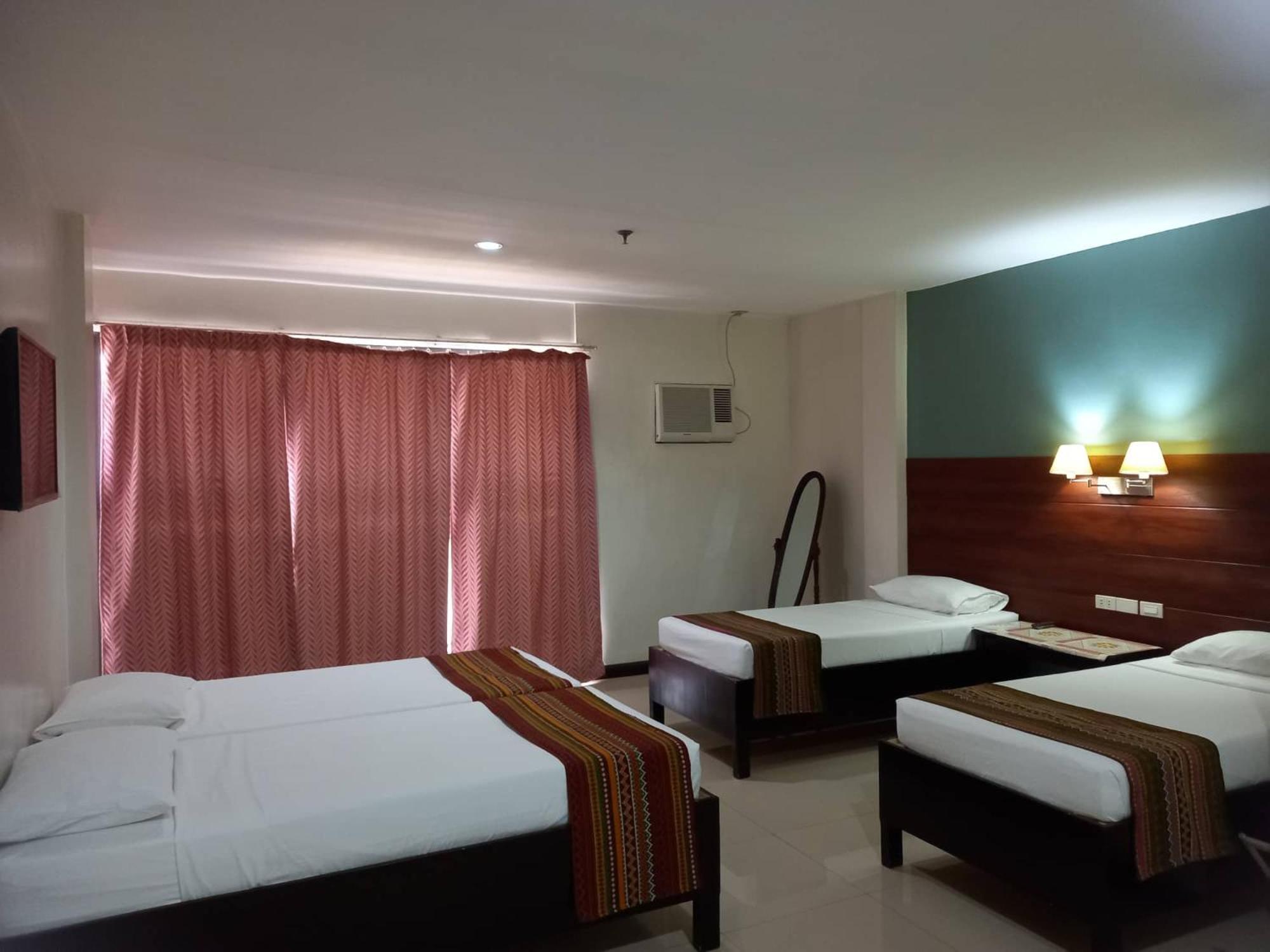 Deluxe Family Suite photo 3