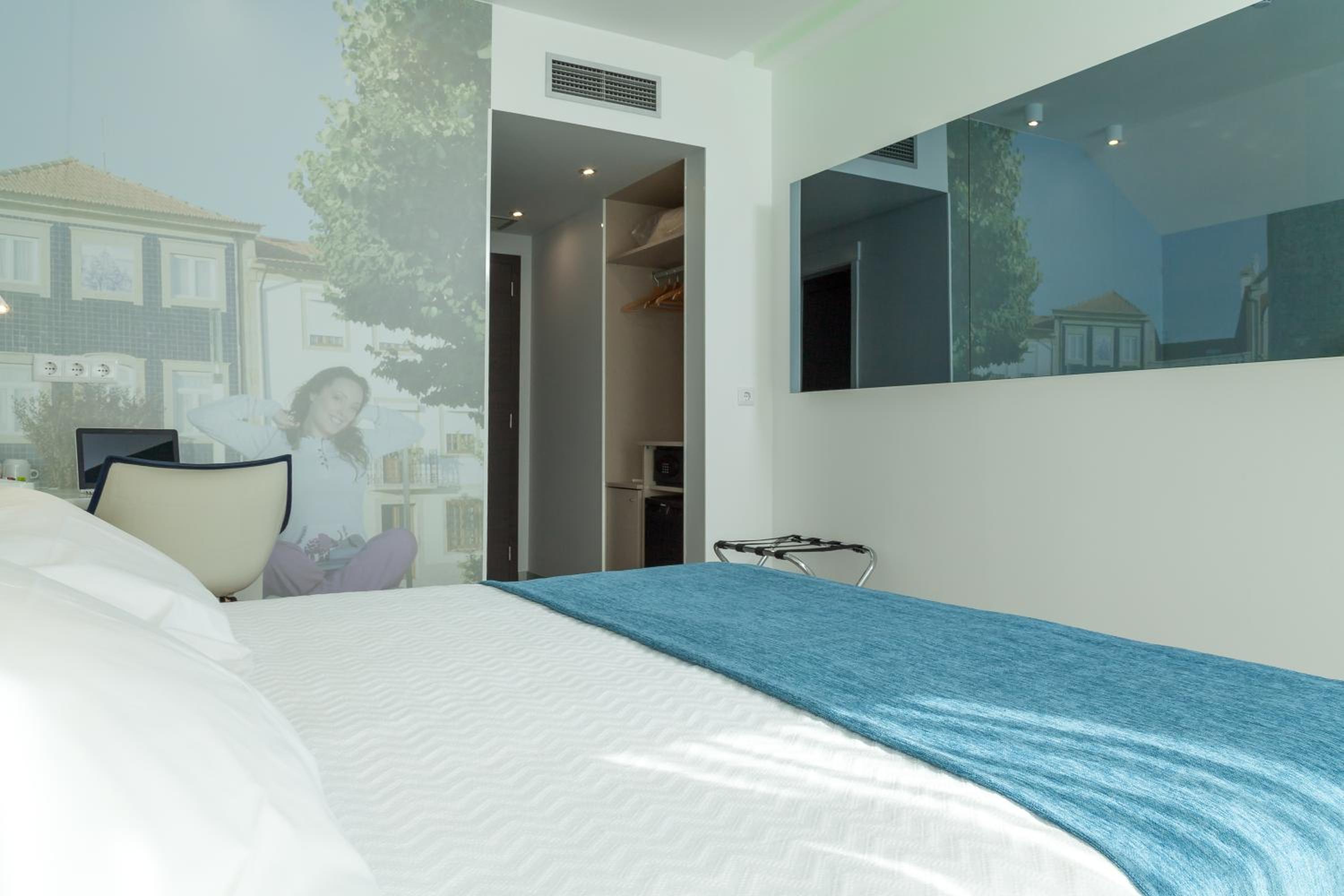 Deluxe Double Room - Photo 11