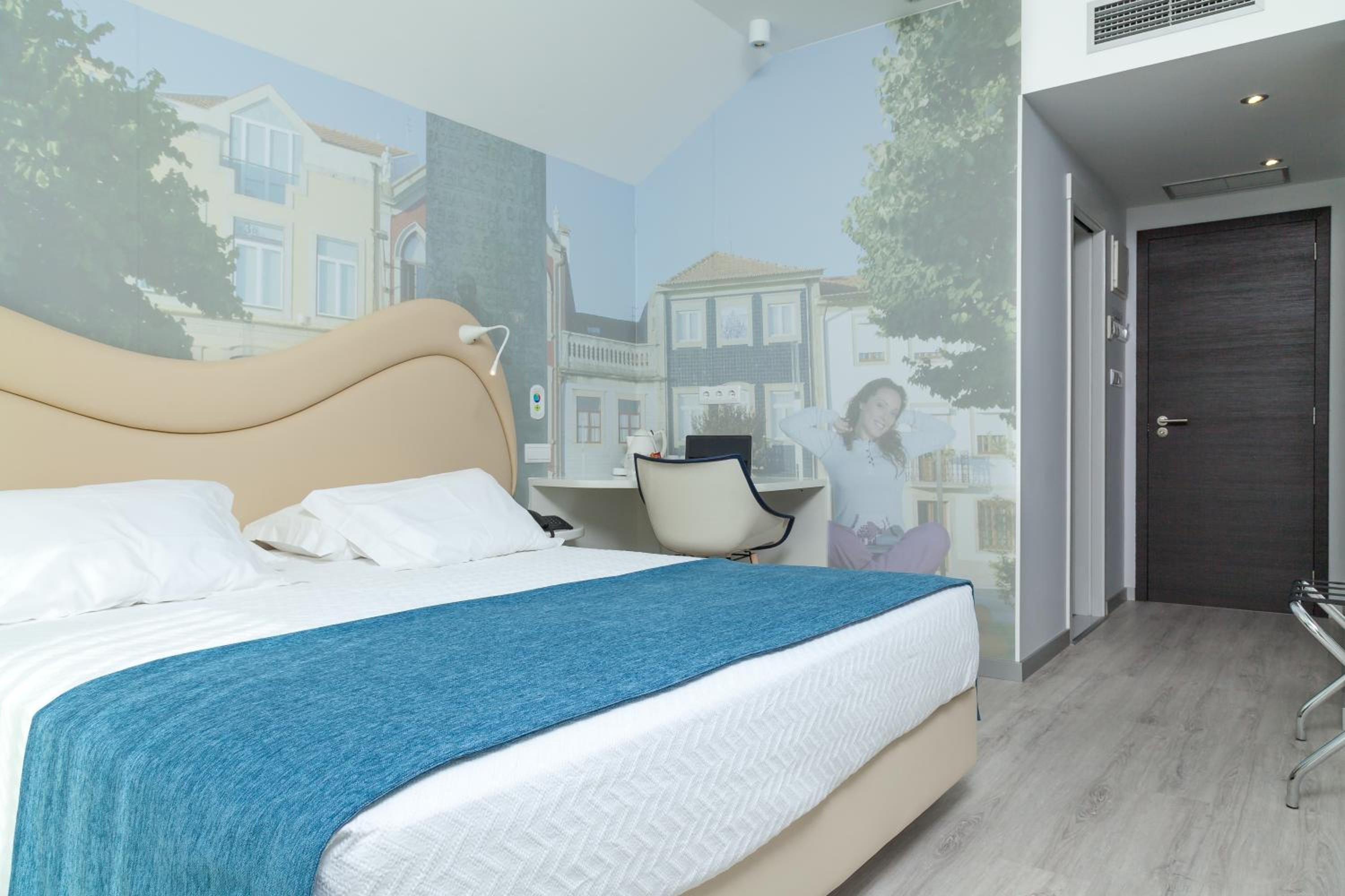 Deluxe Double Room - Photo 19