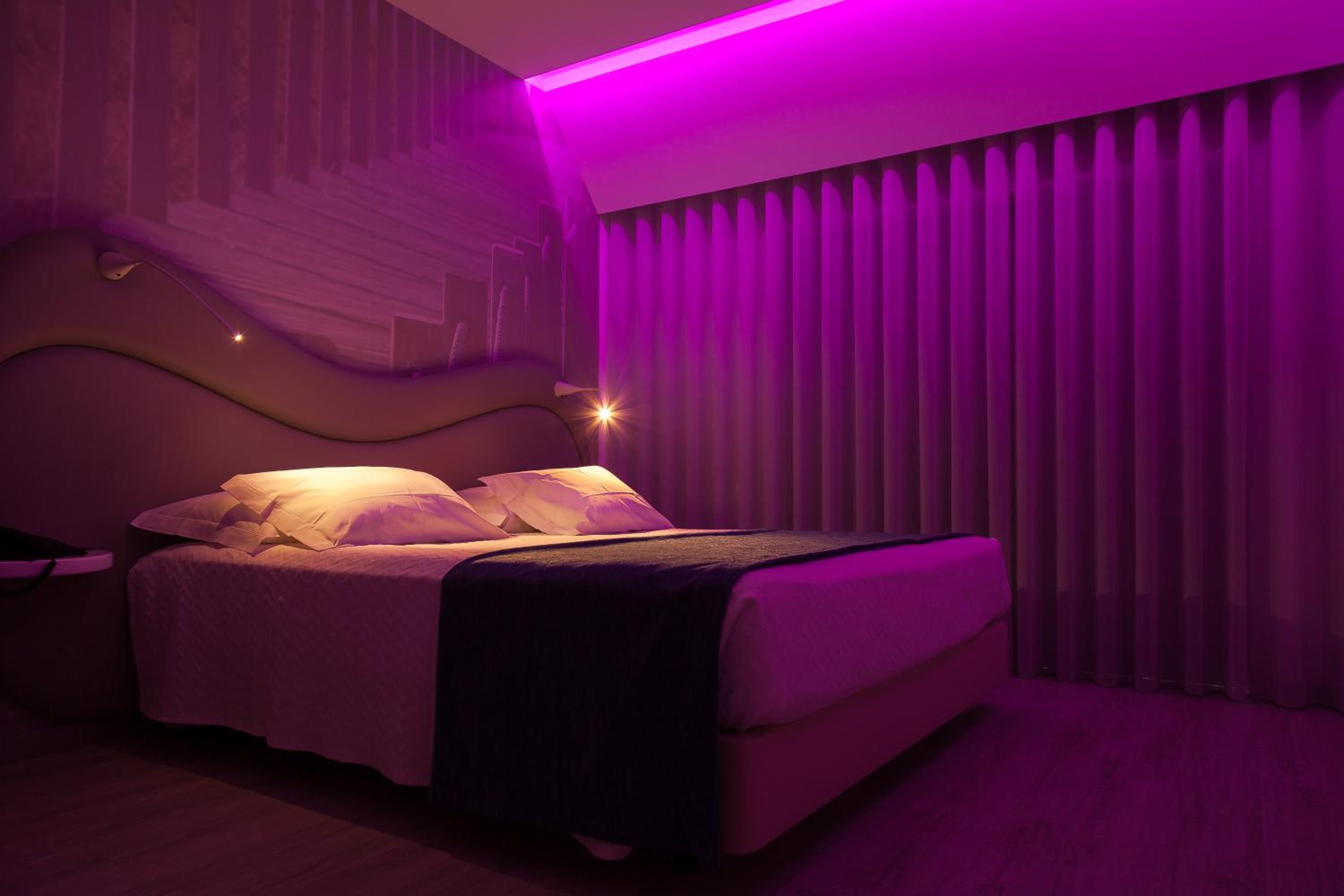 Deluxe Double Room - Photo 13