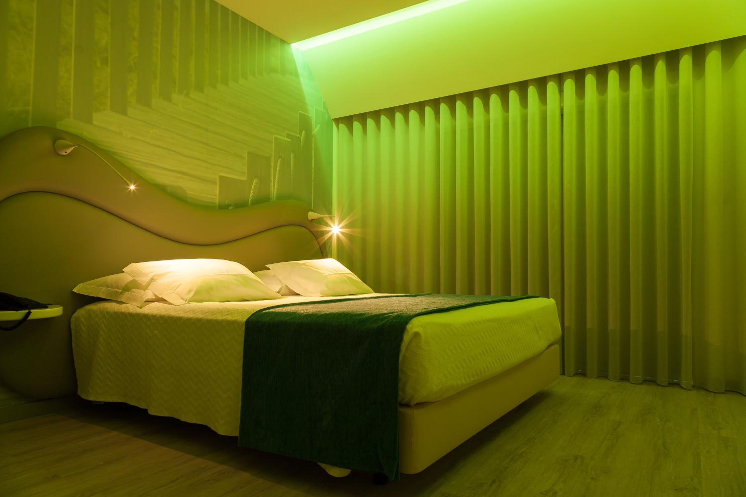 Deluxe Double Room - Photo 22