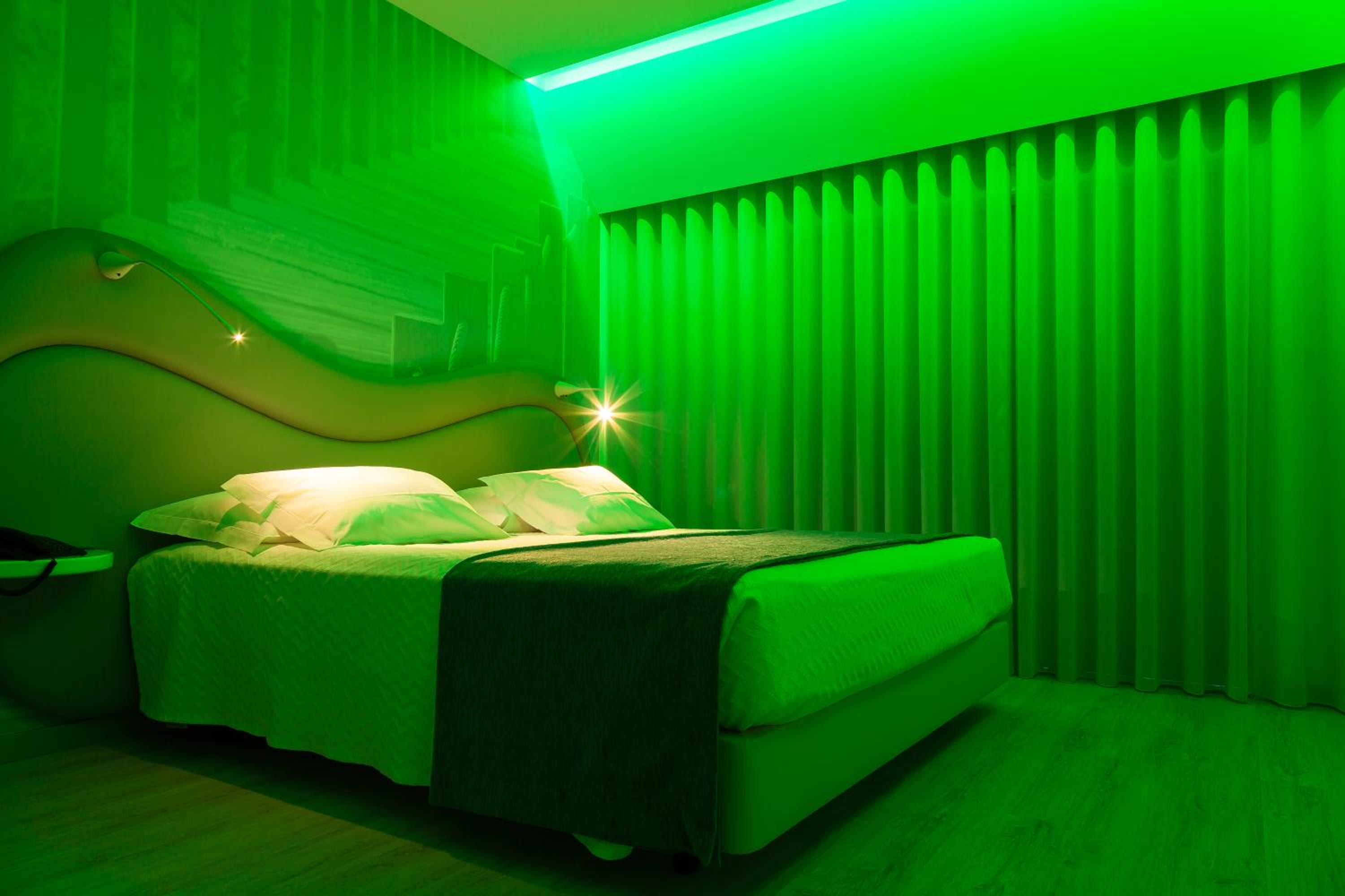Deluxe Double Room - Photo 12