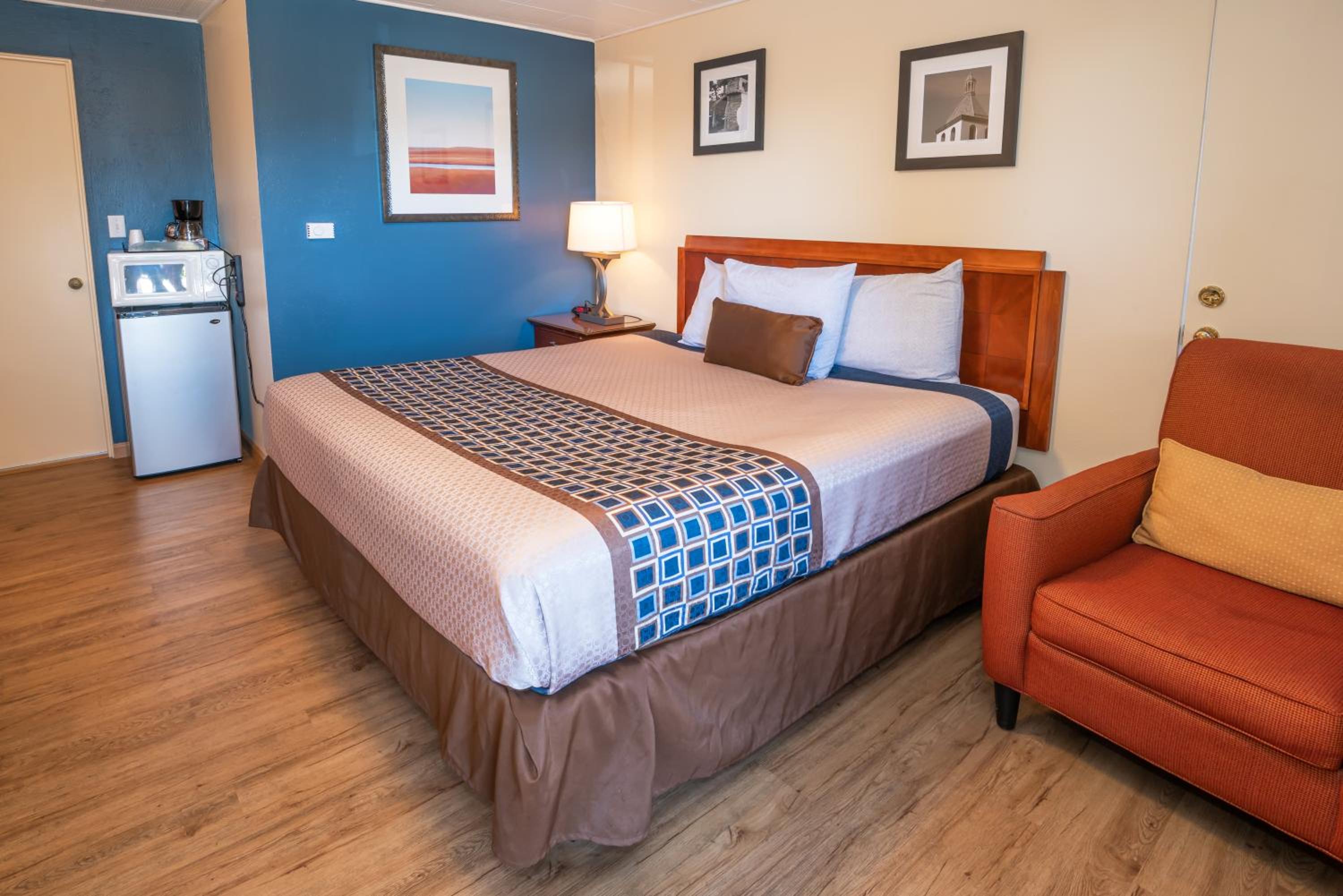 Standard King Room photo 1