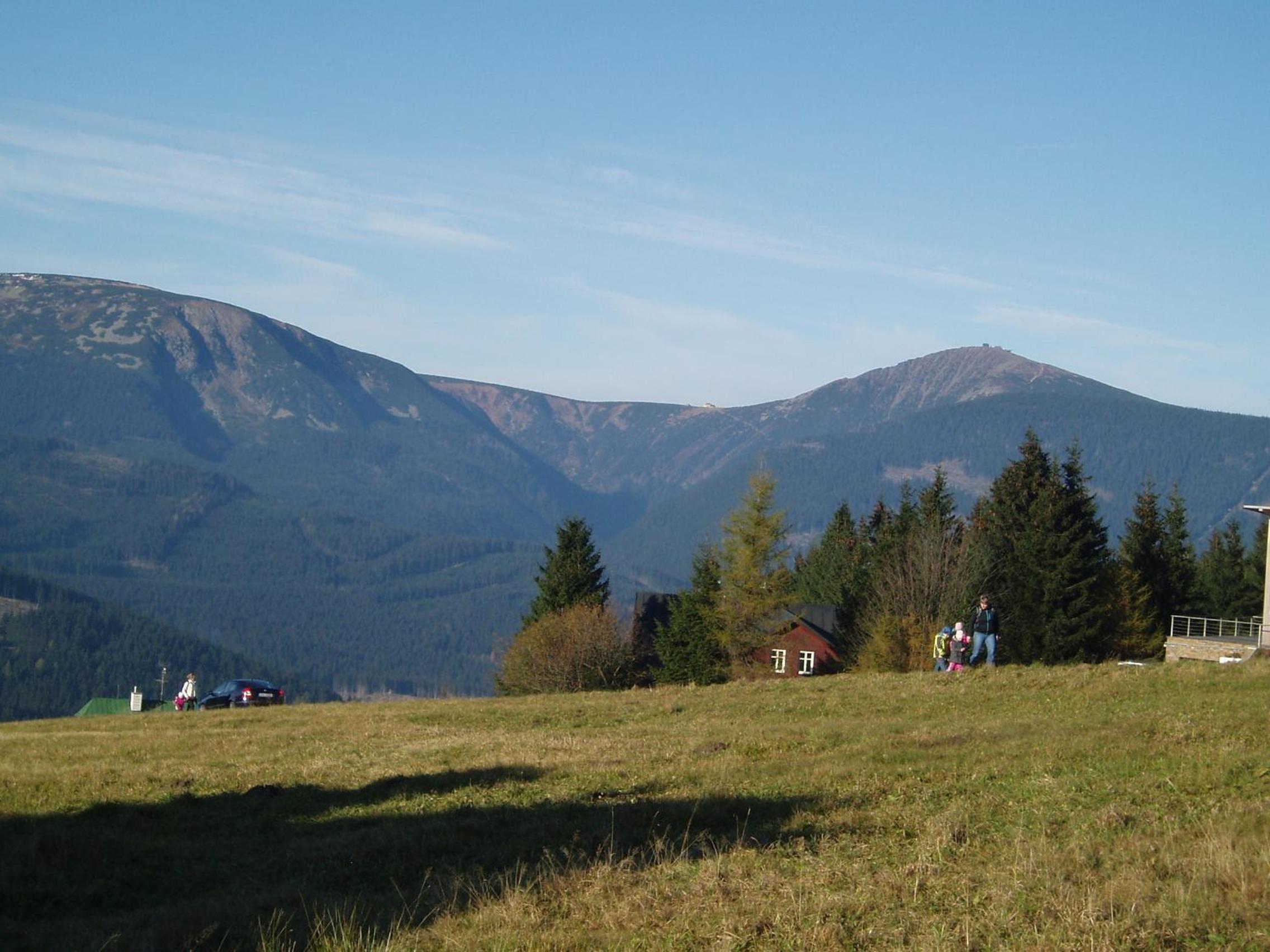 Apartment with Mountain View photo 3