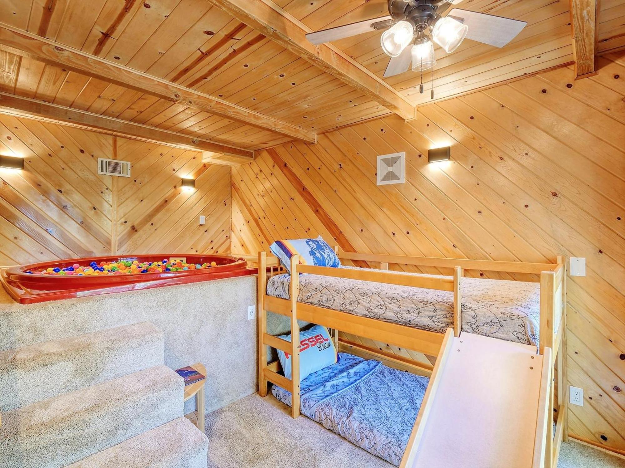 Five-Bedroom House photo 2