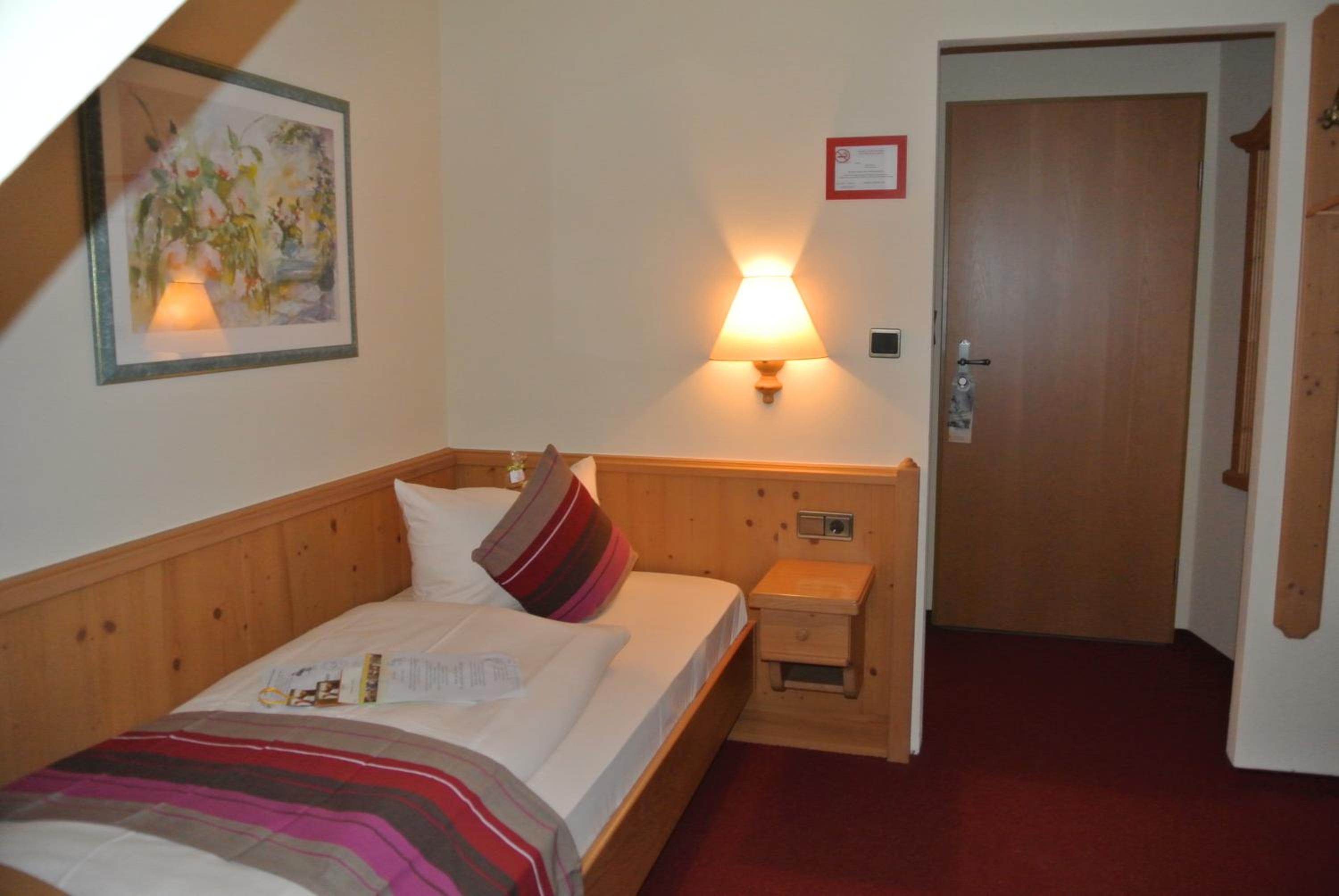 Single Room photo 2