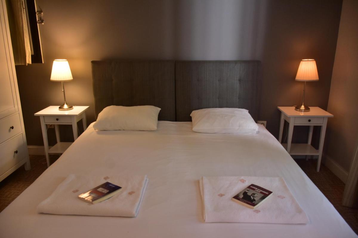 King Suite with Balcony photo 3