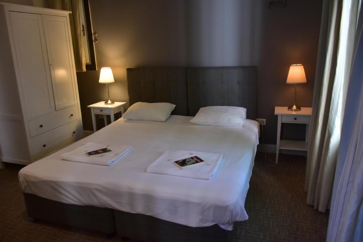 King Suite with Balcony photo 1