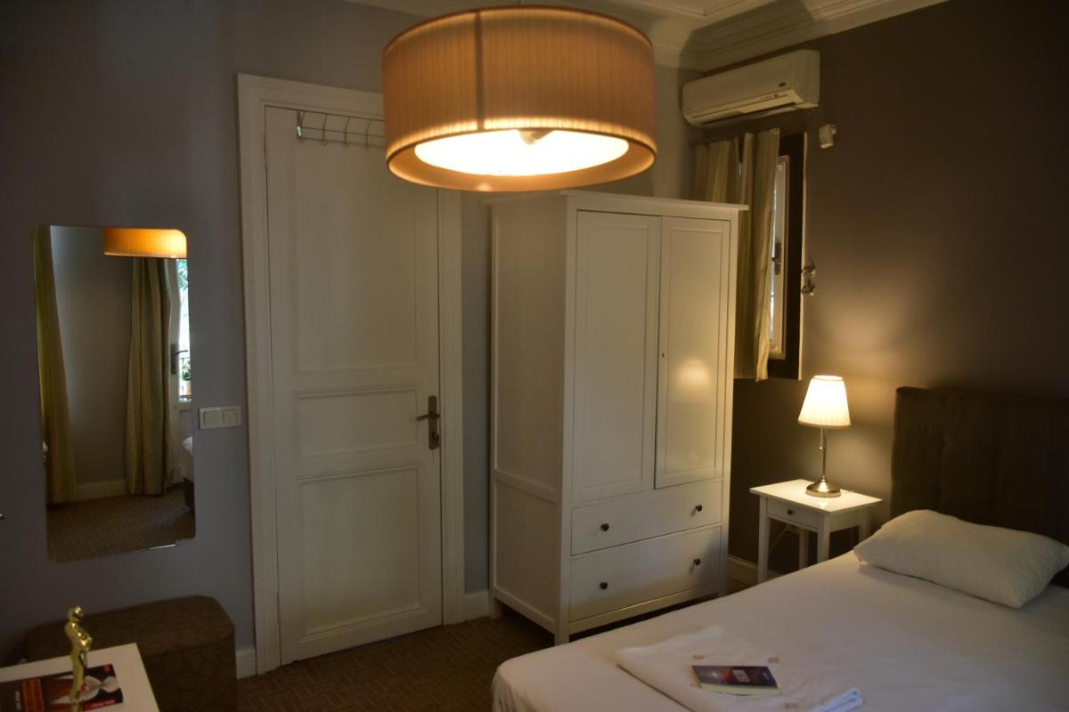 King Suite with Balcony photo 2