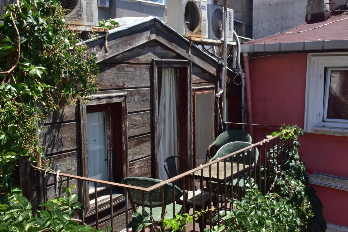 King Suite with Balcony photo 3
