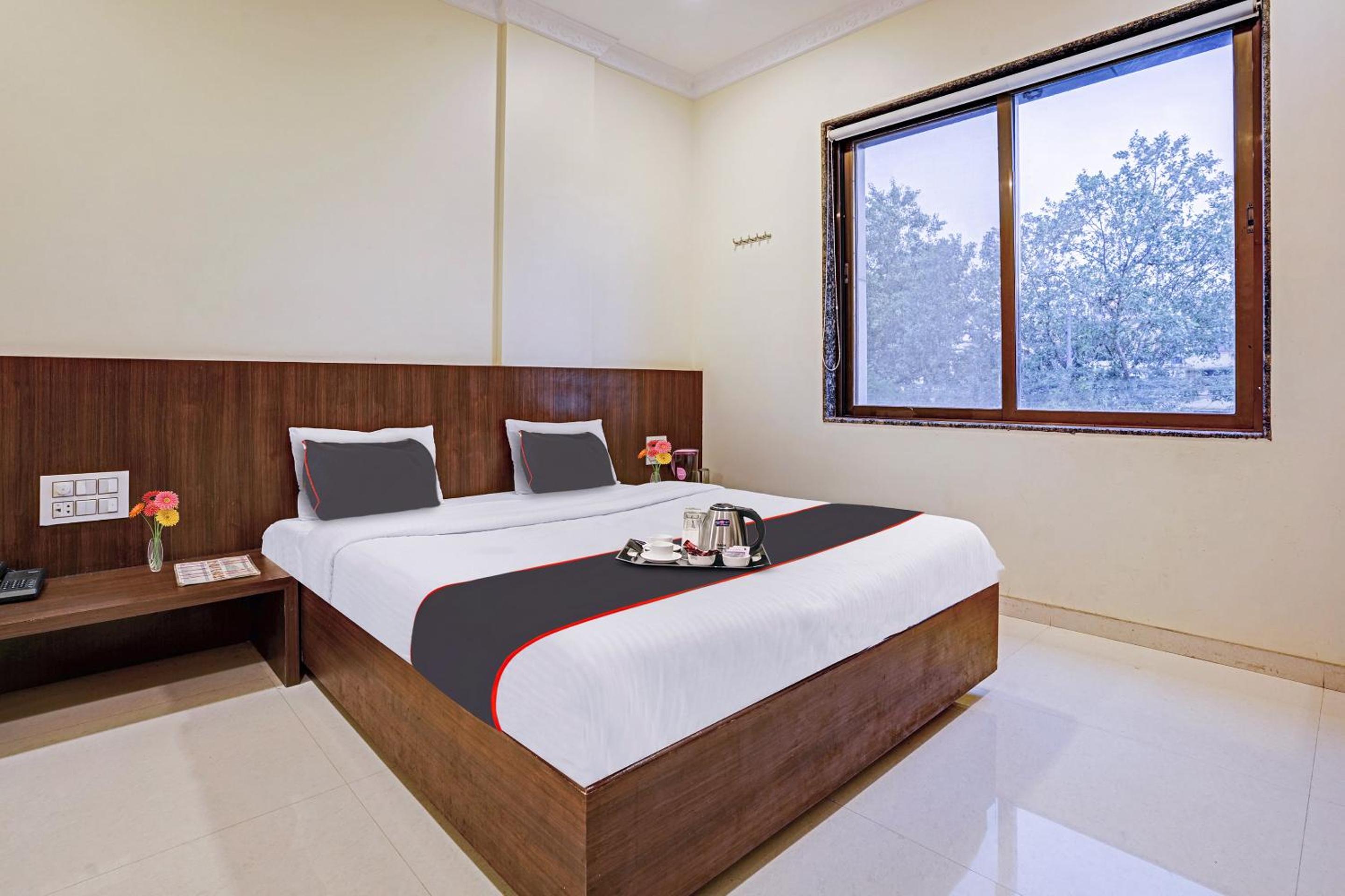 Deluxe Double Room - AC photo 3