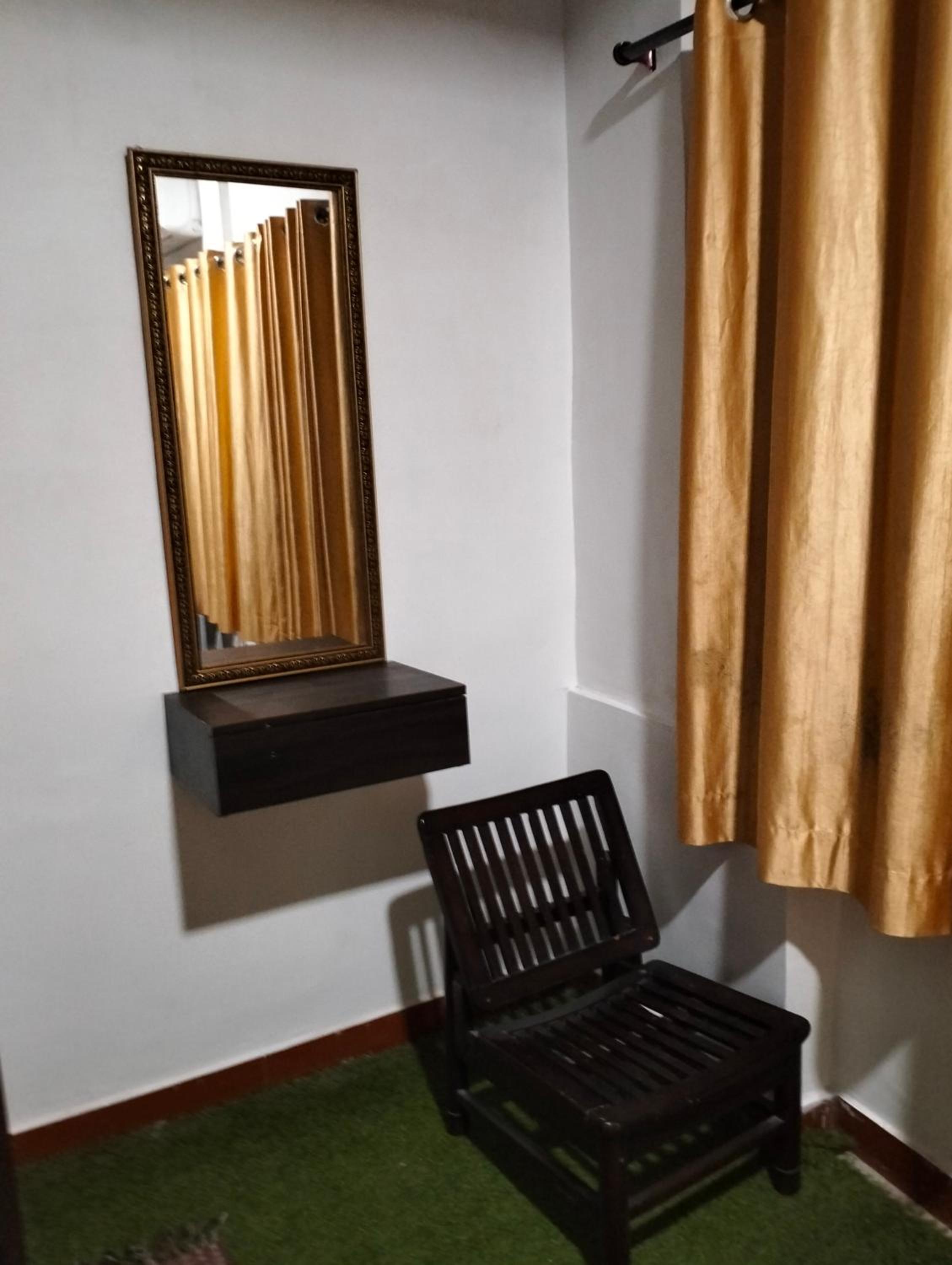 Double Room with Private Bathroom - Photo 9