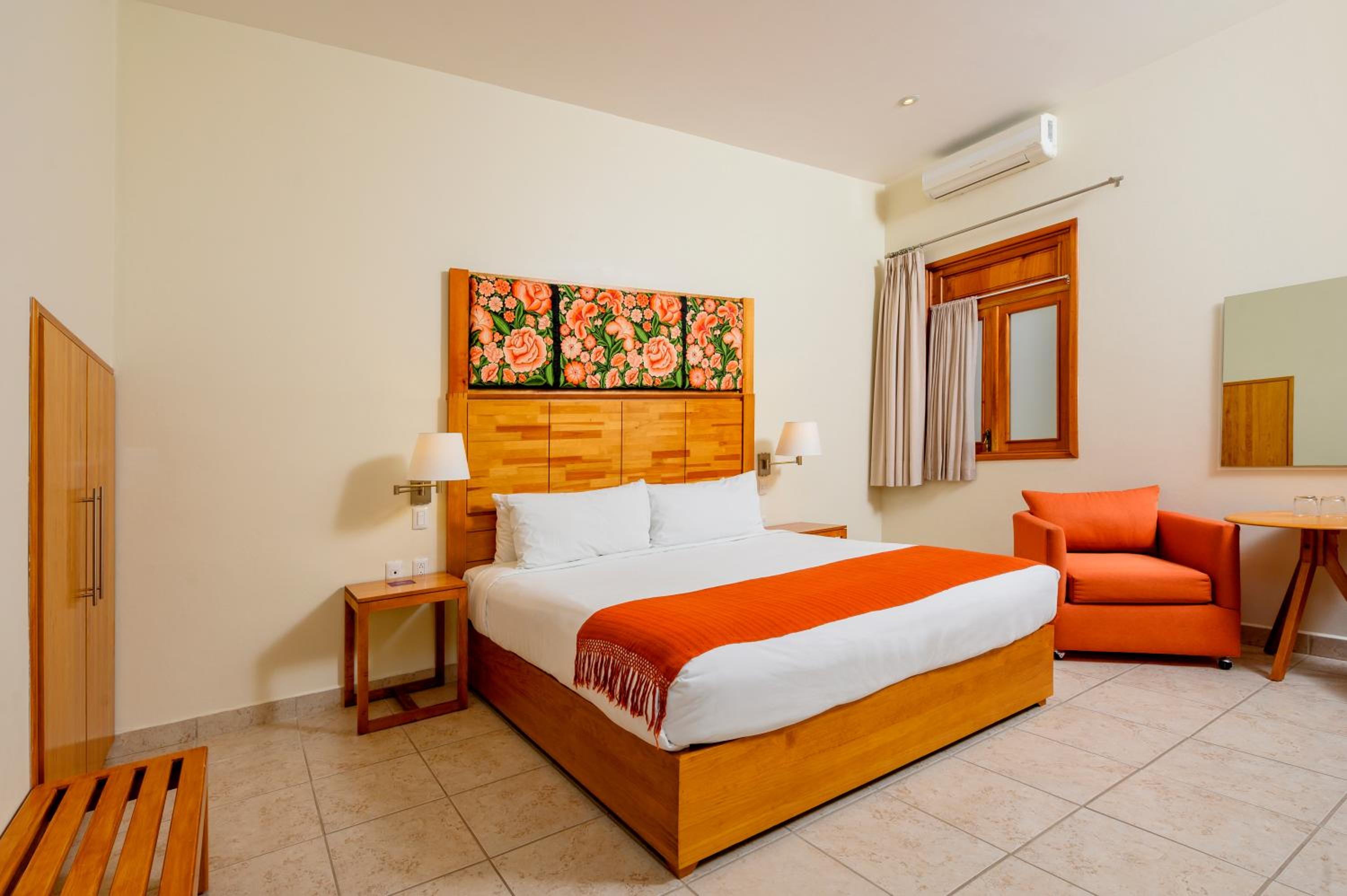 Standard King Room photo 2