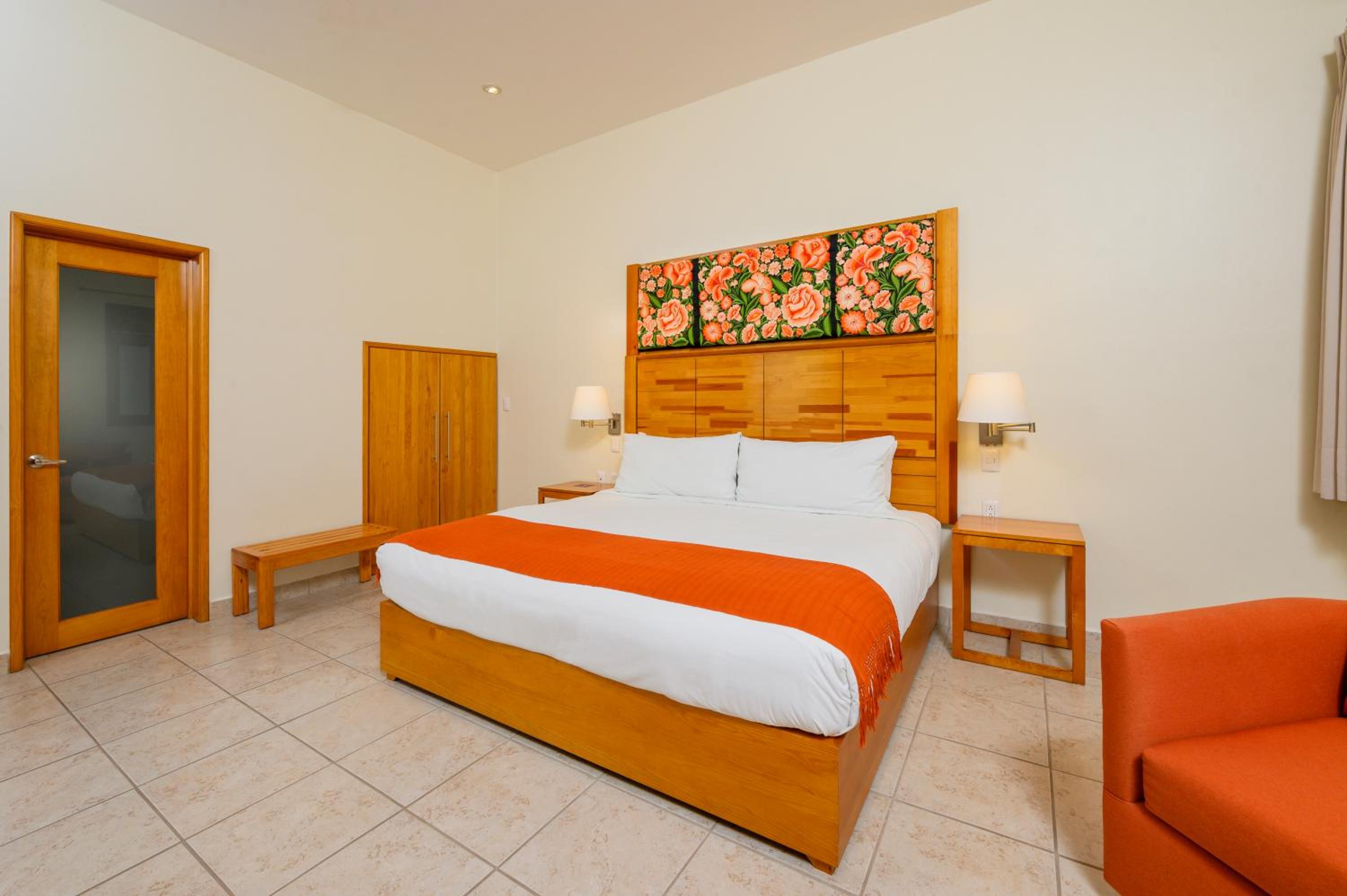 Standard King Room photo 1