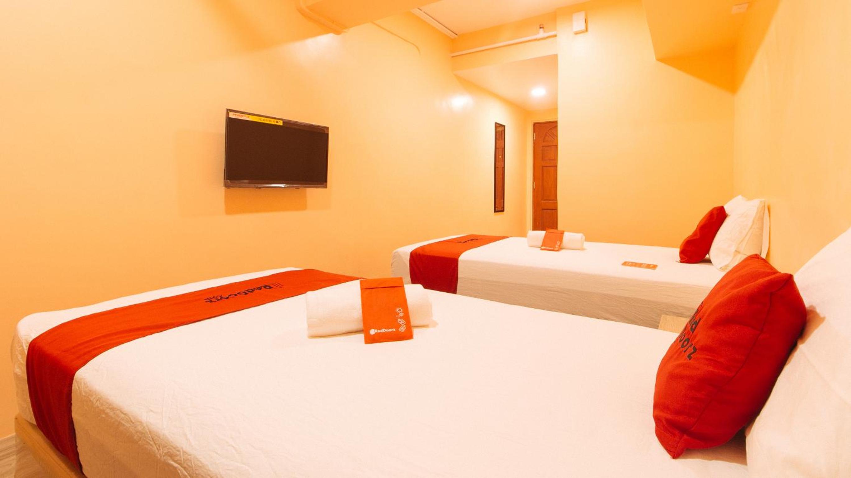 Standard Twin Room - Photo 3