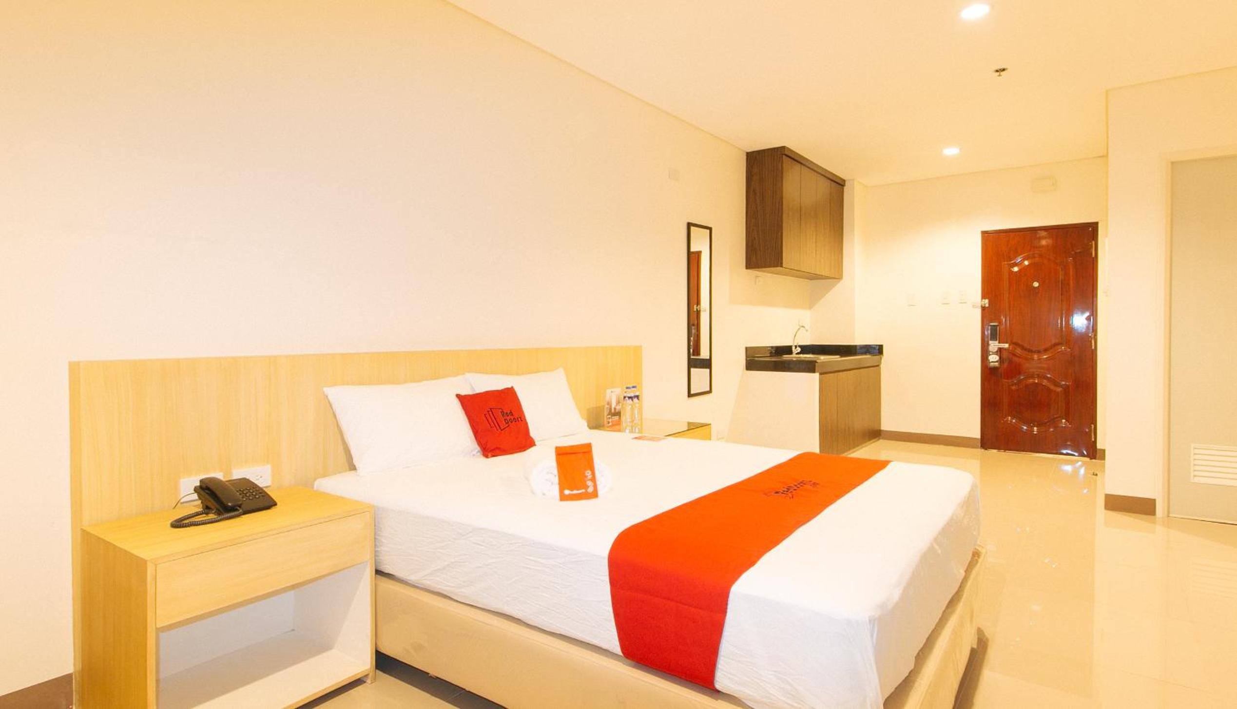 Deluxe Room - Photo 10