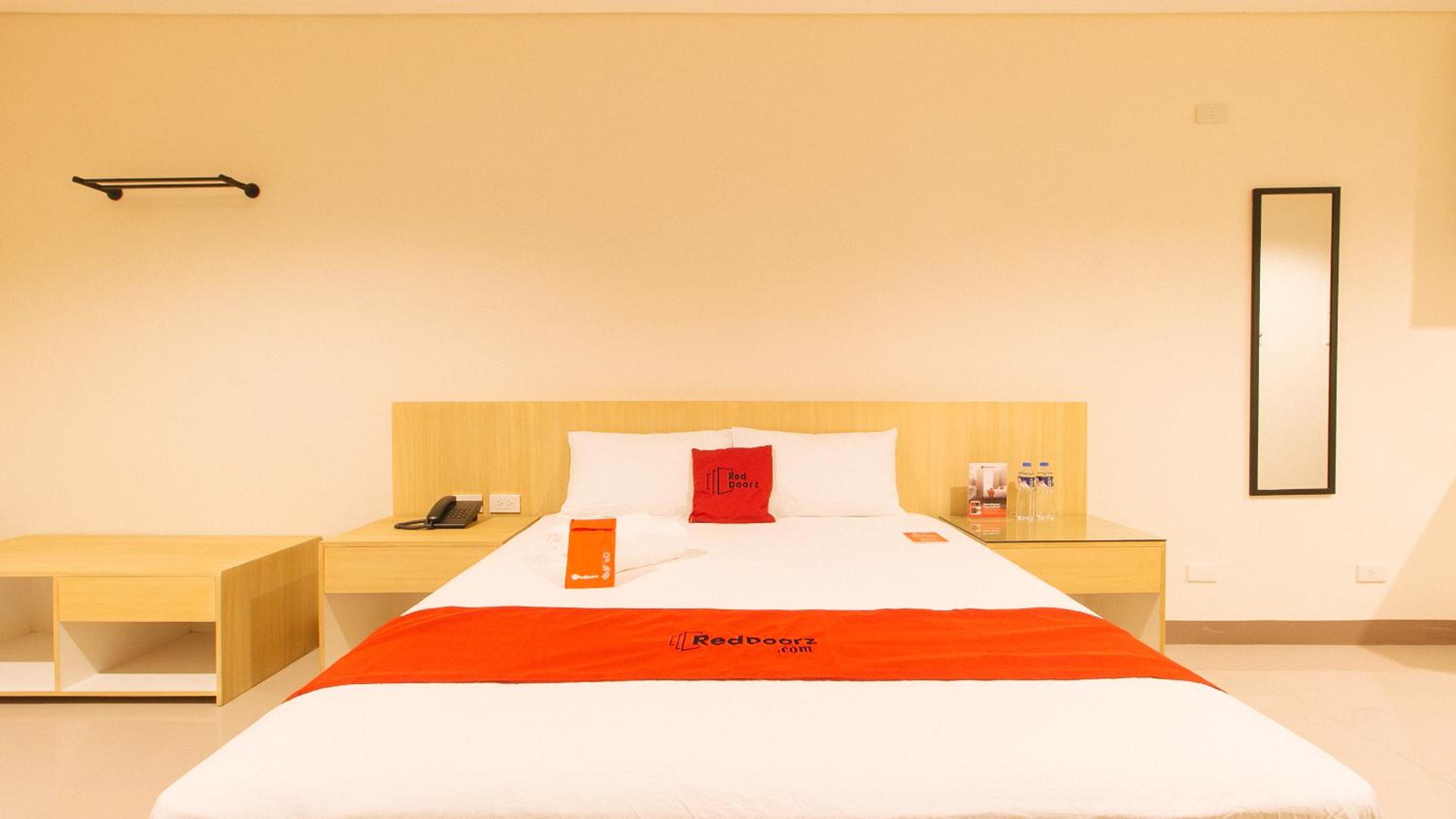 Deluxe Room - Photo 5