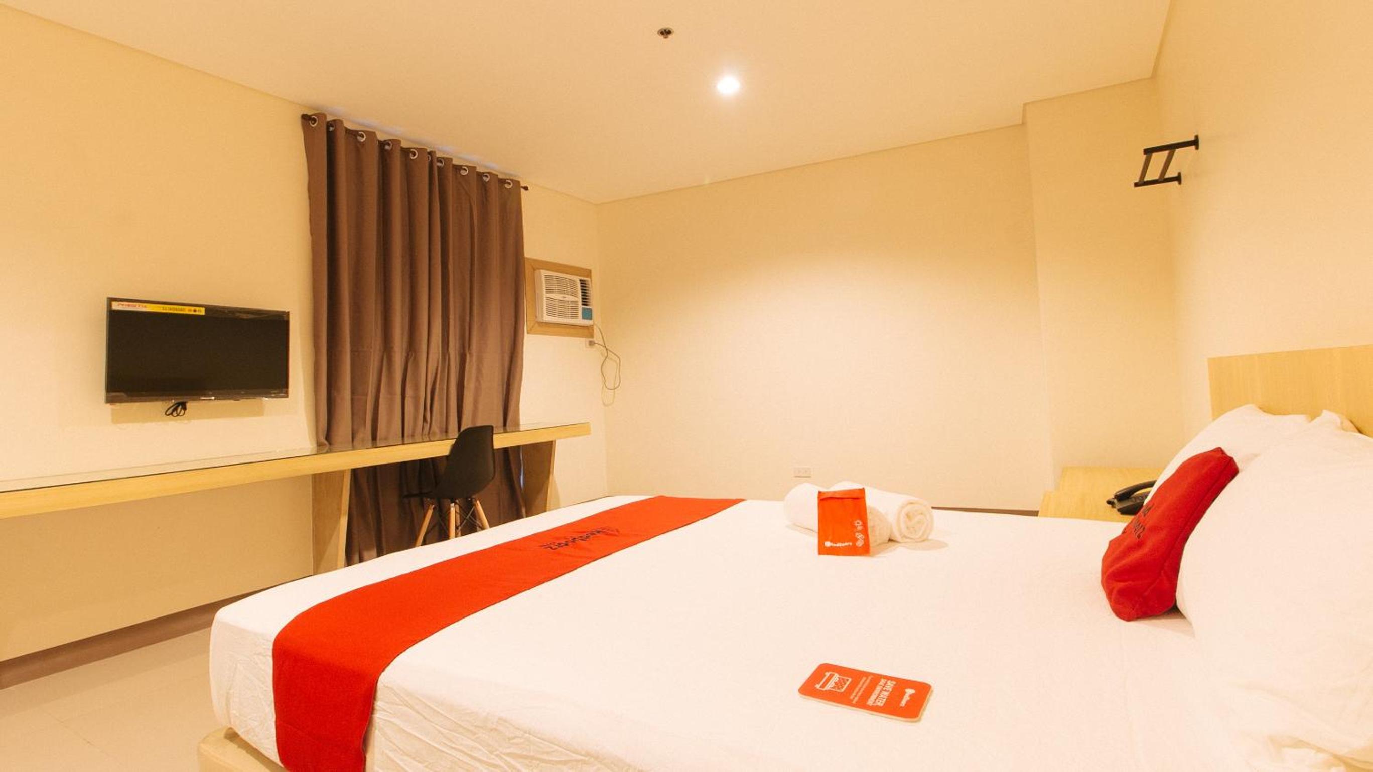 Deluxe Room - Photo 9