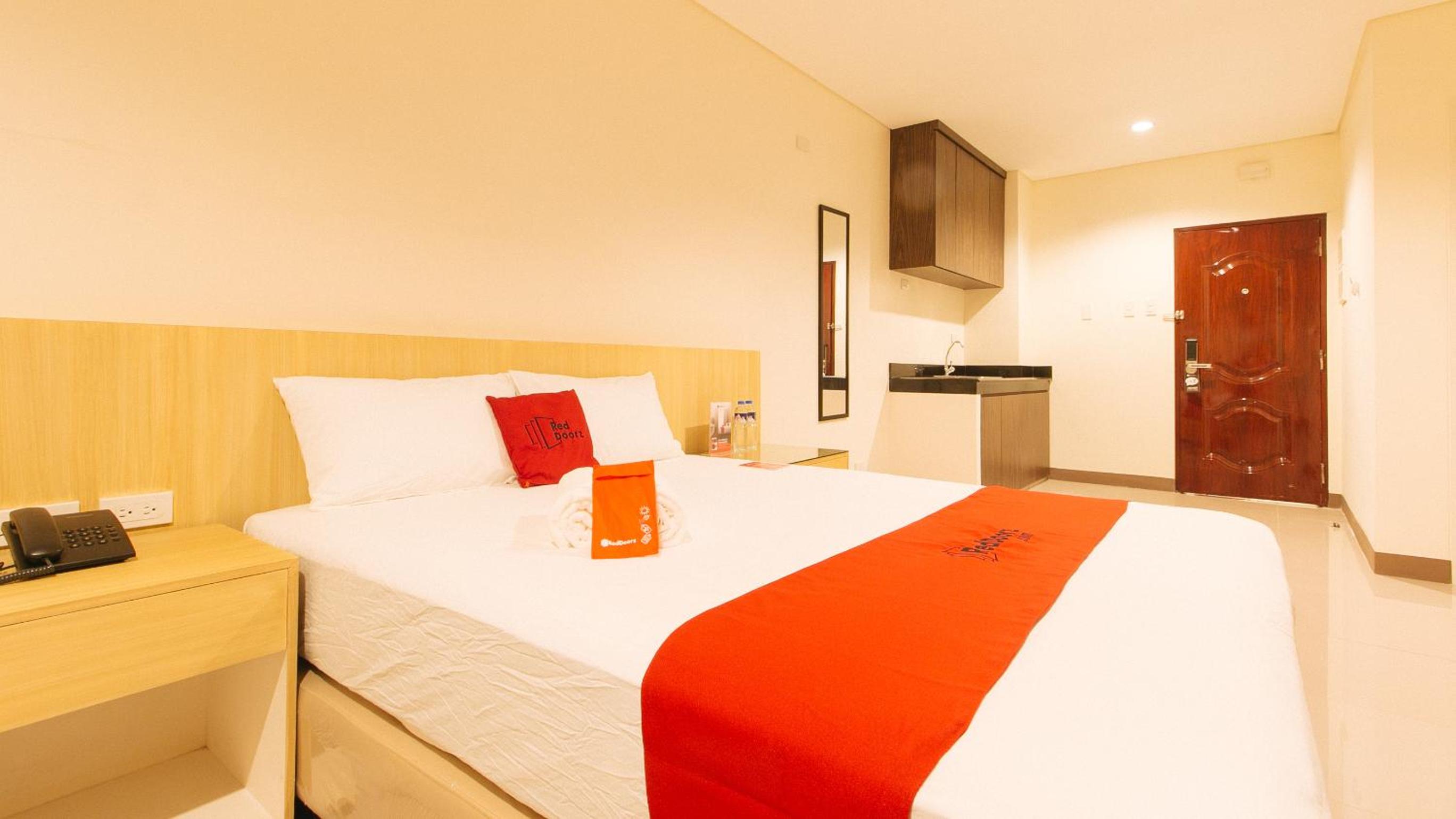 Deluxe Room - Photo 6