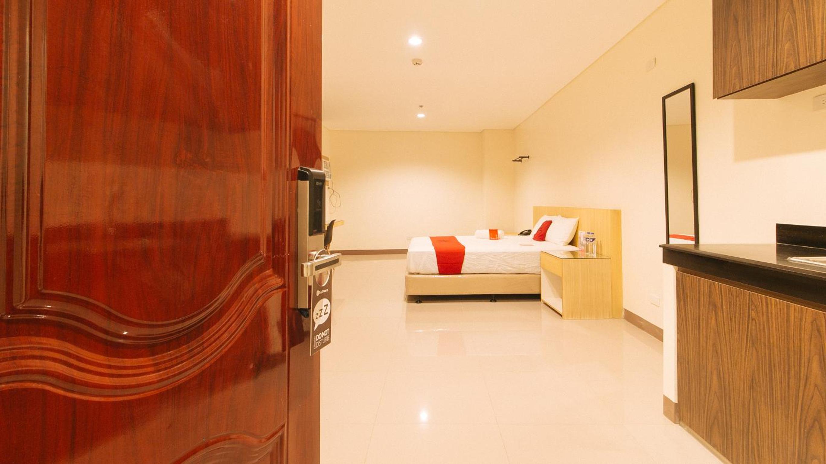 Deluxe Room - Photo 8