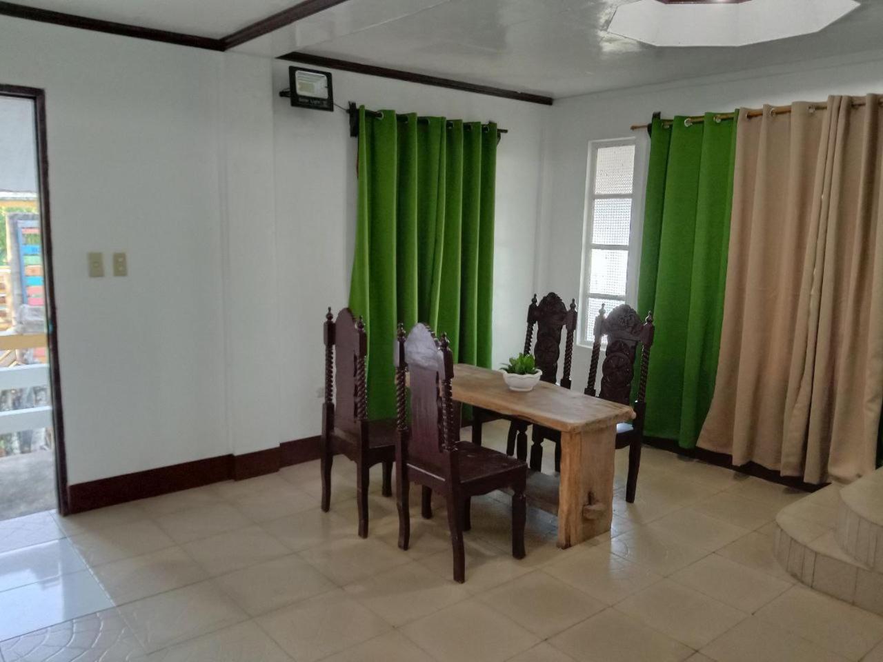 Executive Family Room photo 3