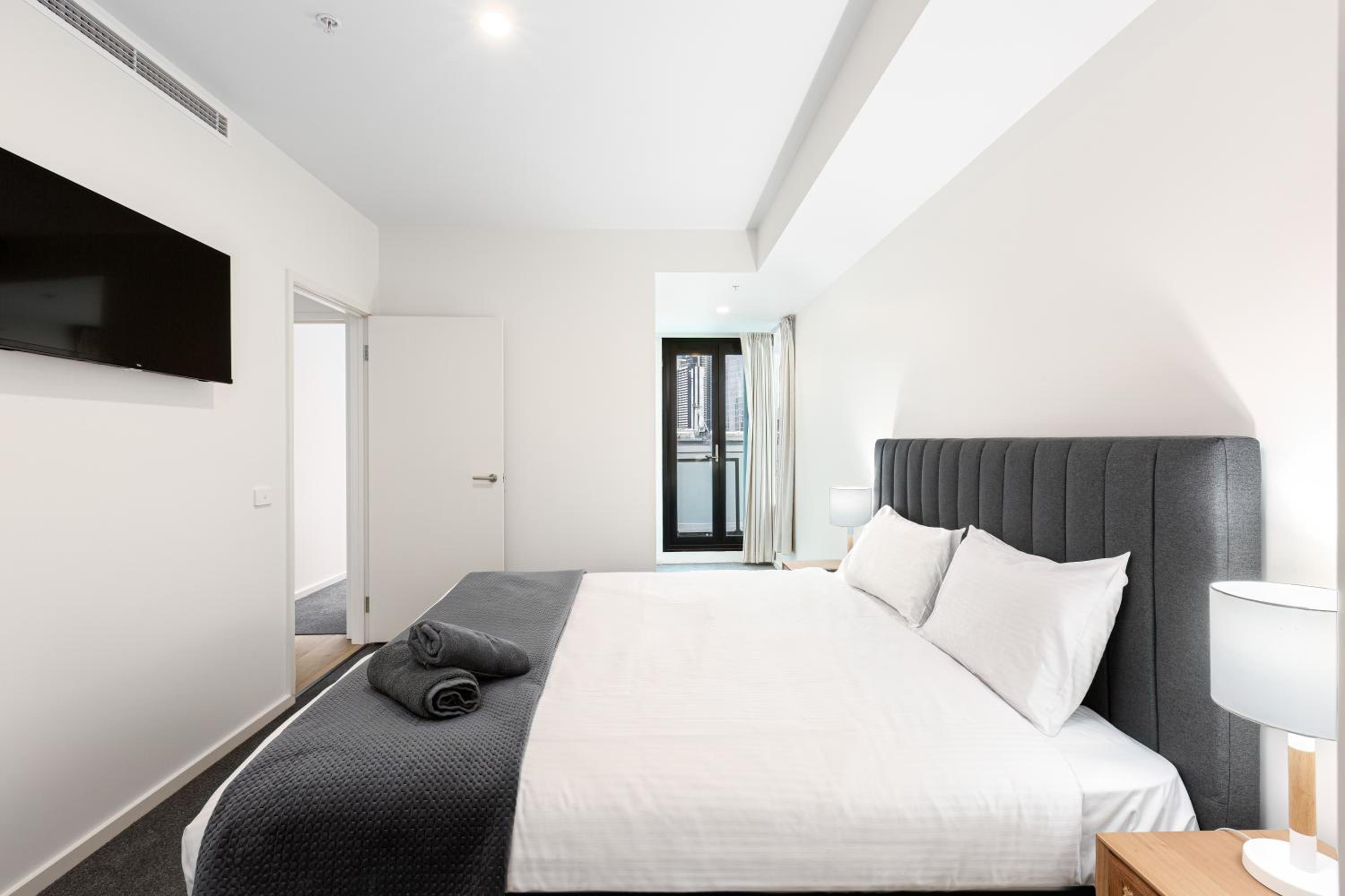 Three-Bedroom Apartment thumbnail 5