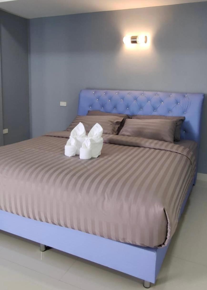 Deluxe King Room - Photo 2