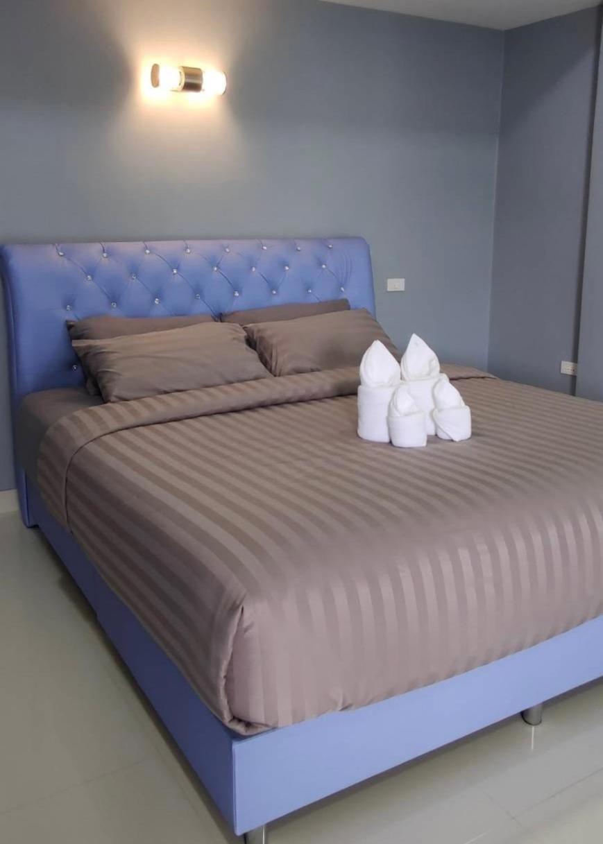Deluxe King Room - Photo 8