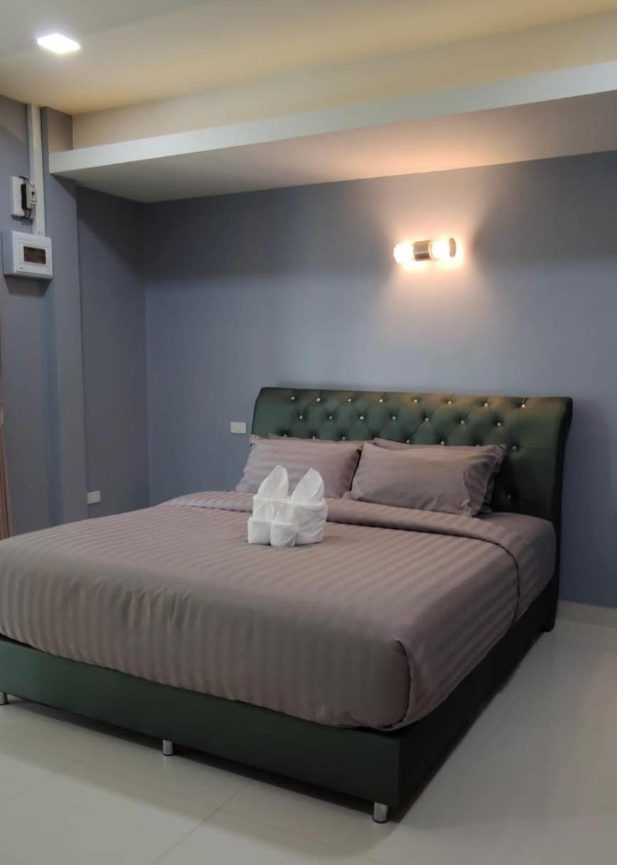 Deluxe King Room - Photo 1