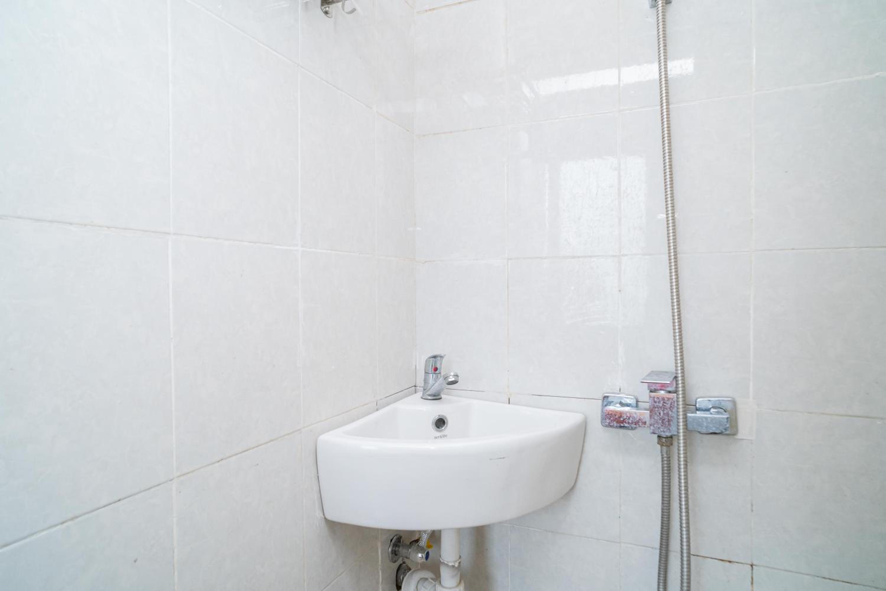 Standard Double Room - Photo 6