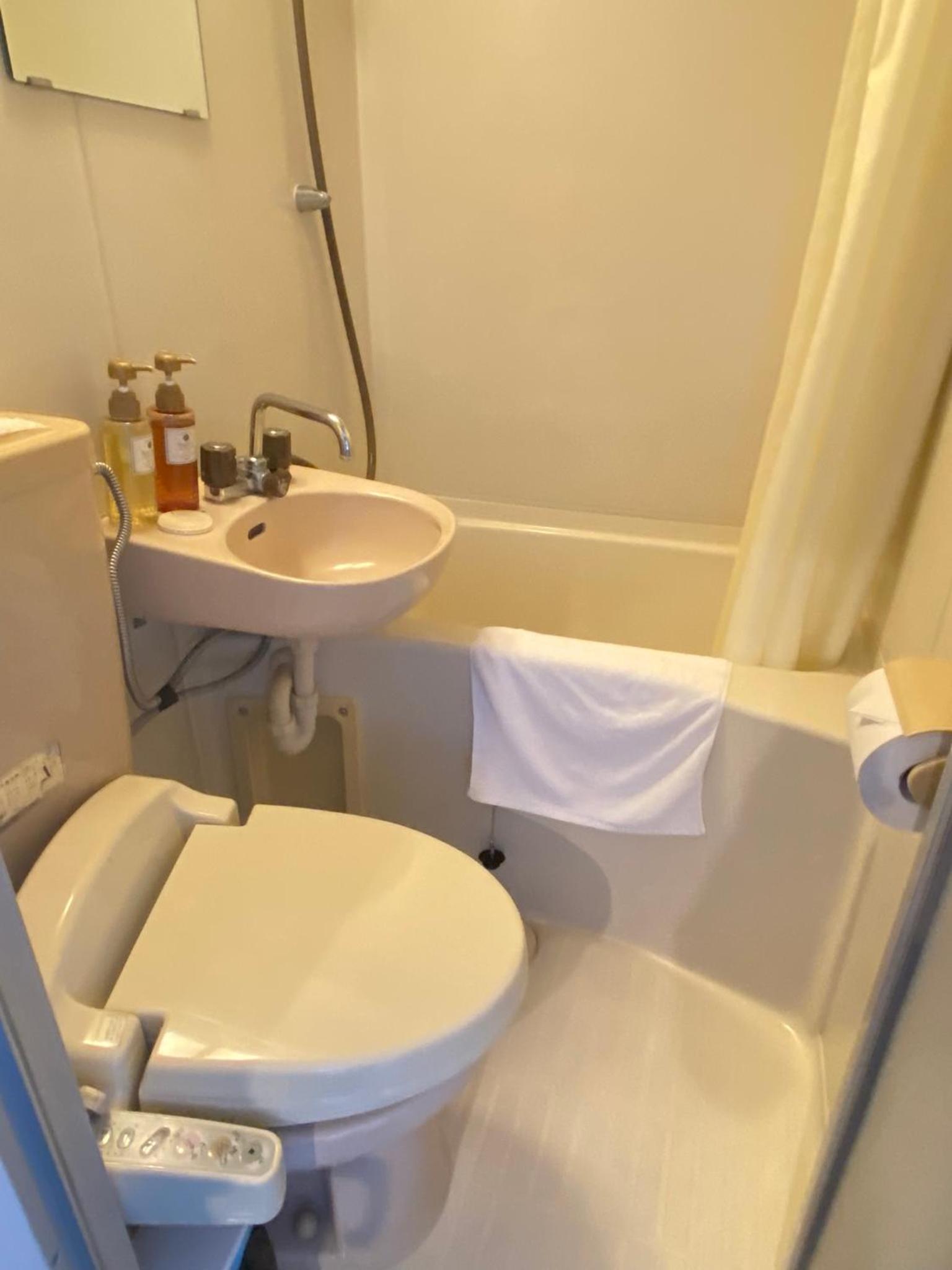 Standard Twin Room - Photo 5