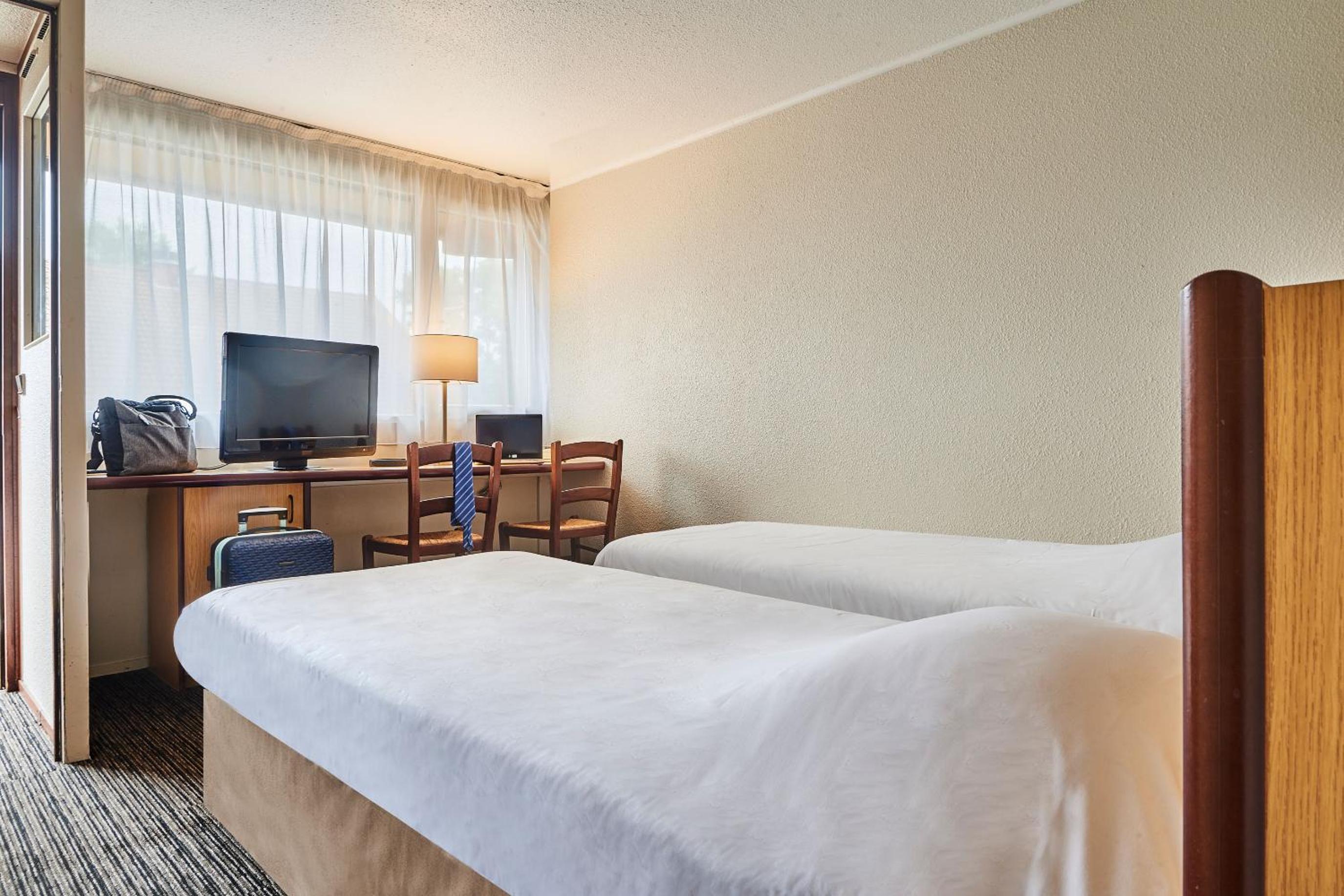 Twin Room - Photo 3