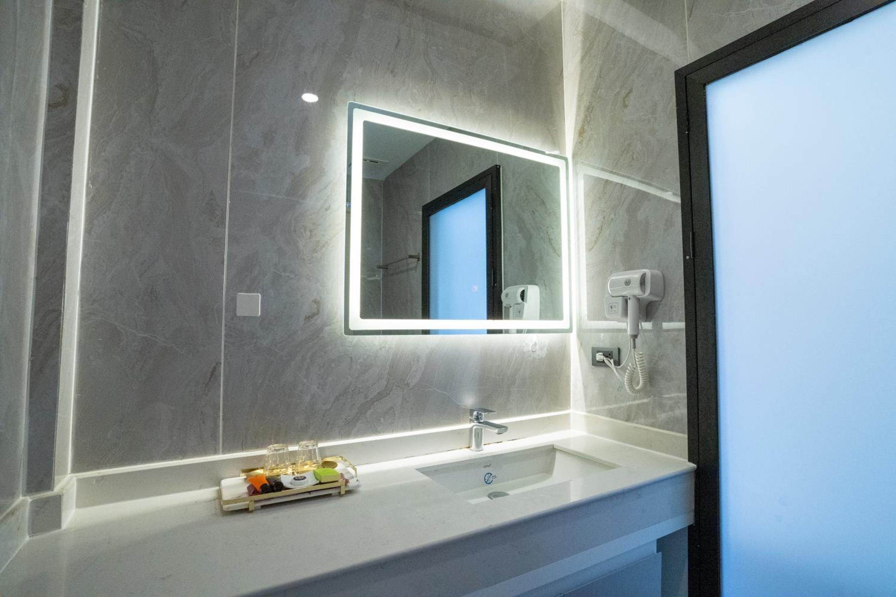 Deluxe Twin Room - Photo 19