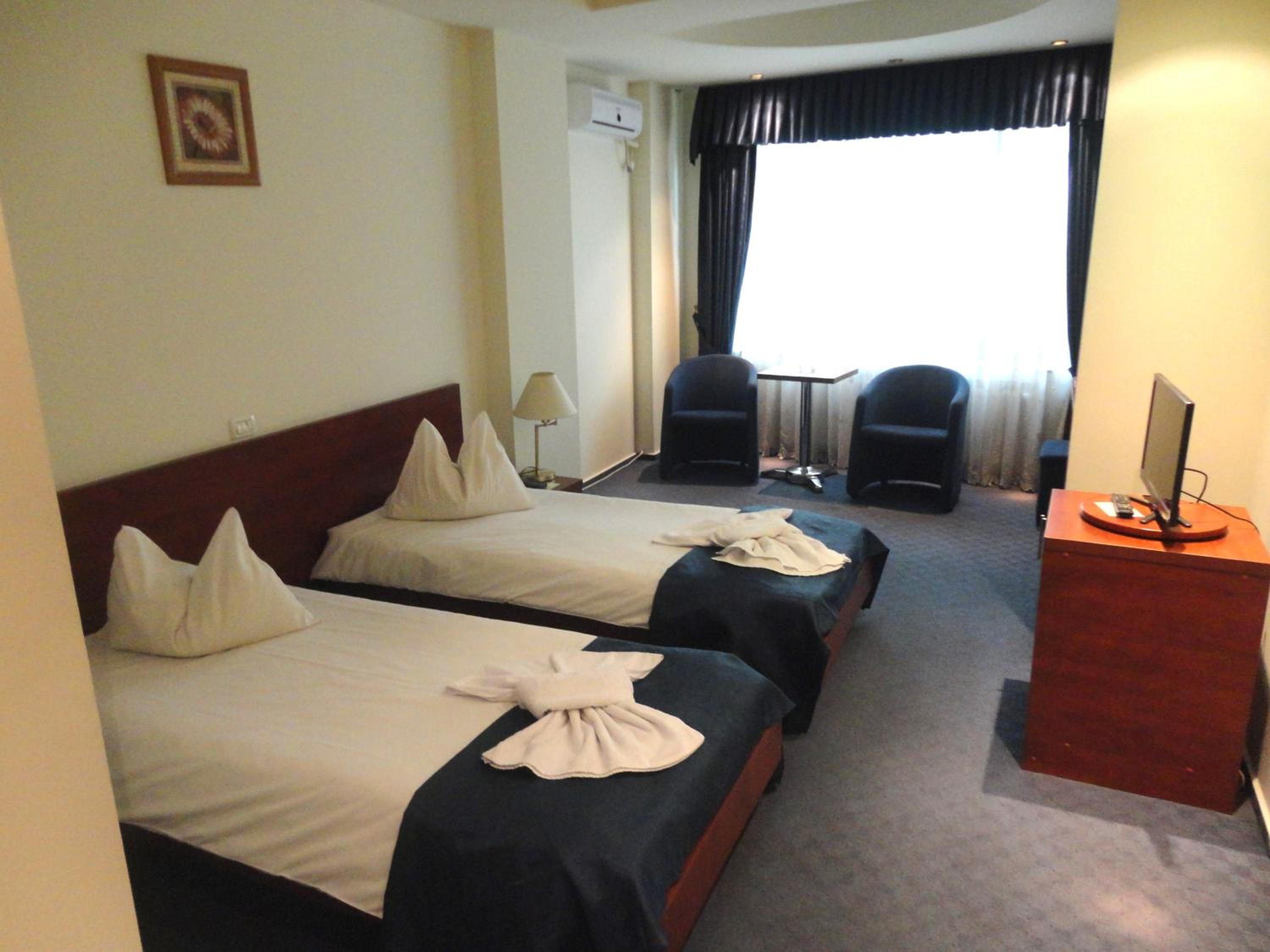 Standard Twin Room - Photo 1