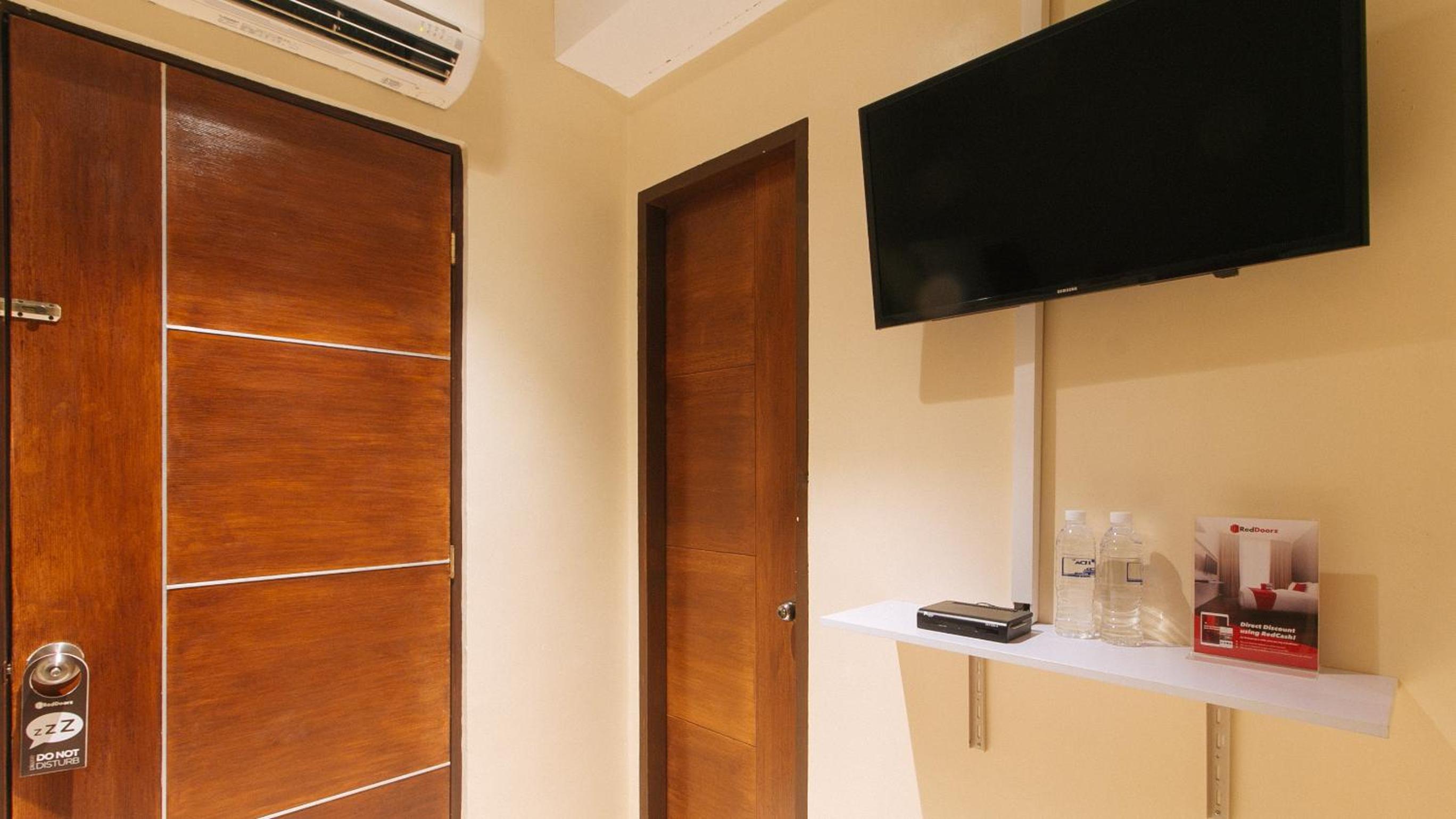 Standard Double Room - Photo 11