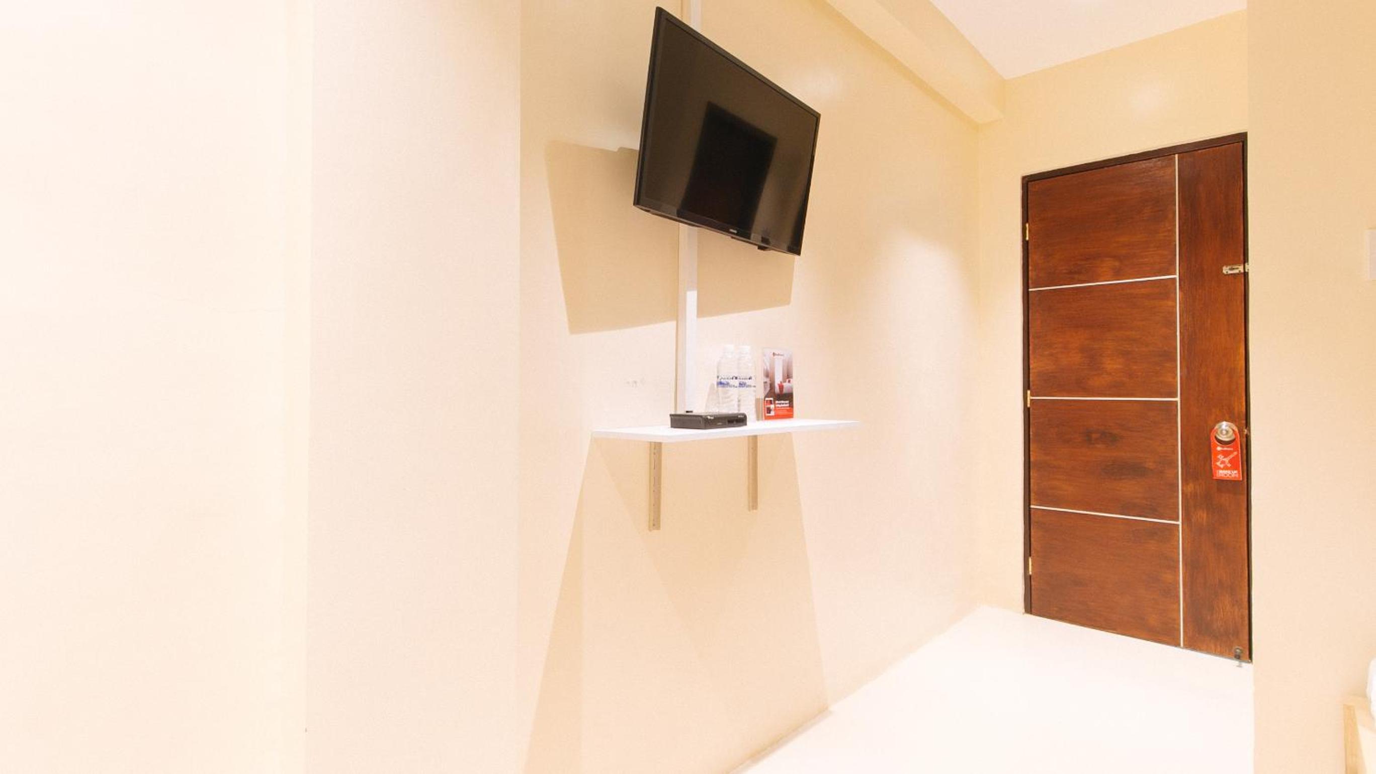 Deluxe Room - Photo 6