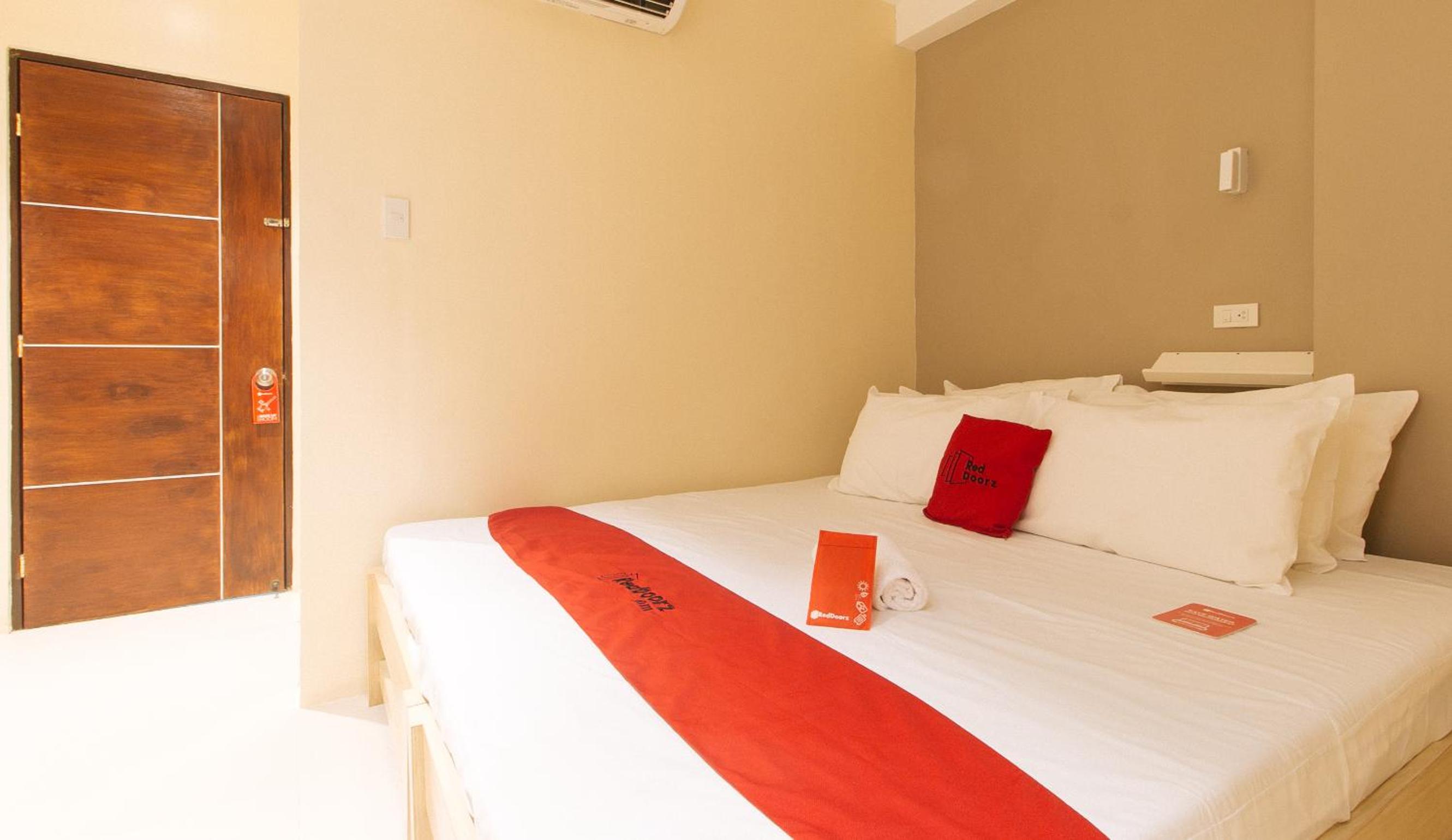 Deluxe Room - Photo 8
