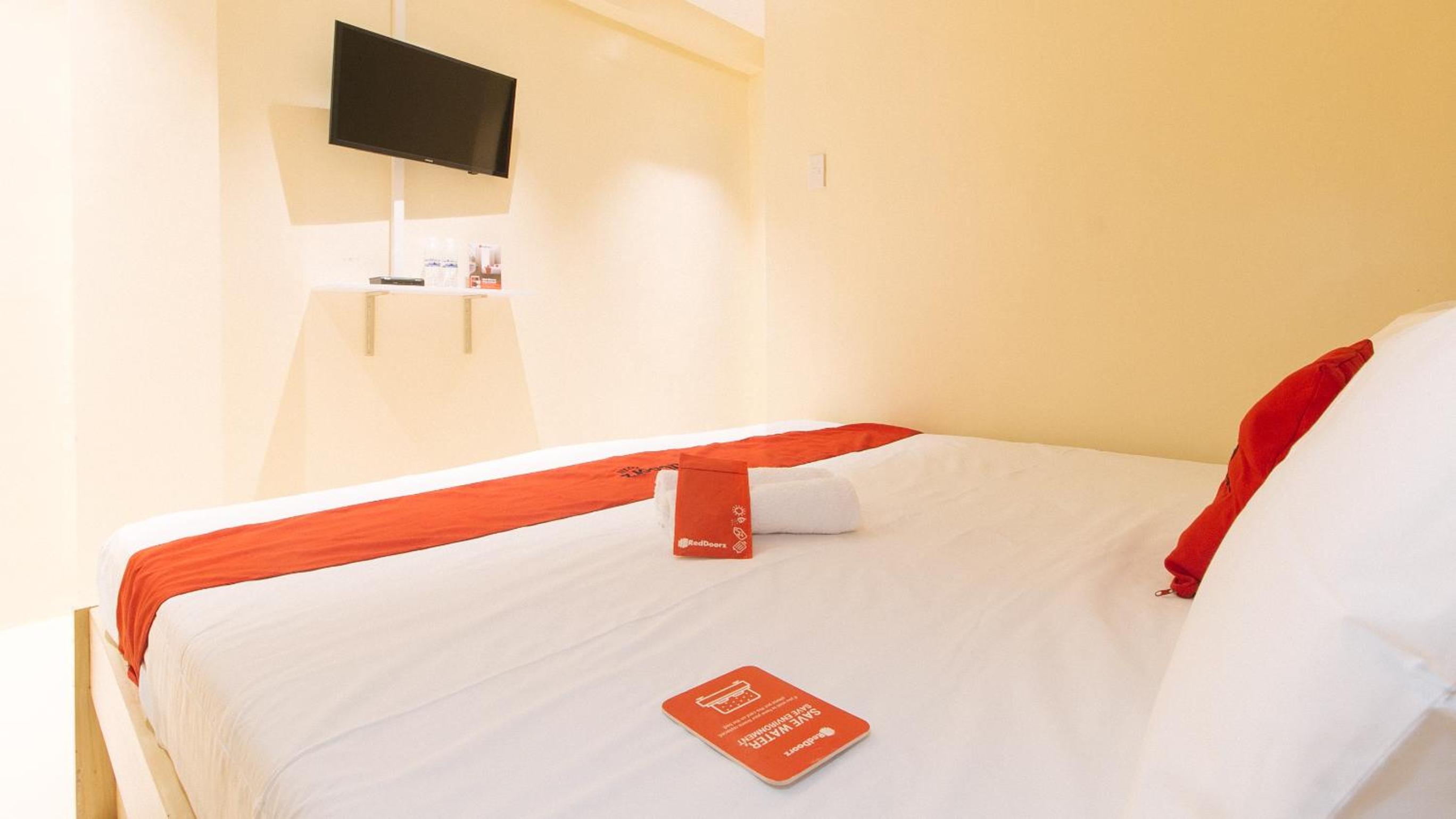 Deluxe Room - Photo 7