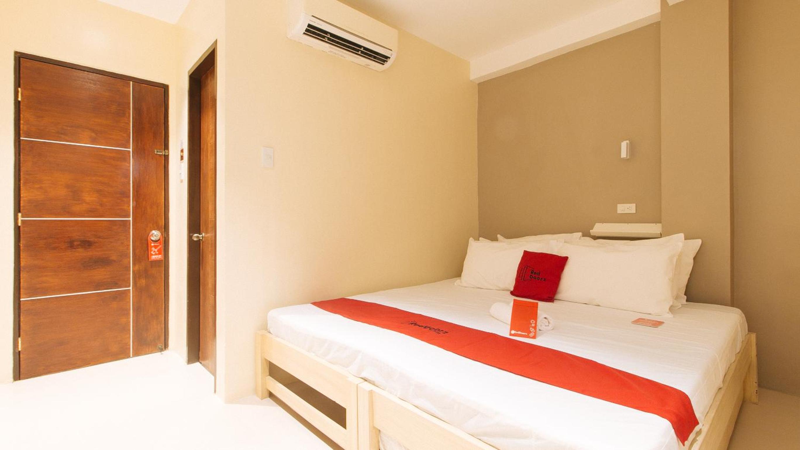 Deluxe Room - Photo 2