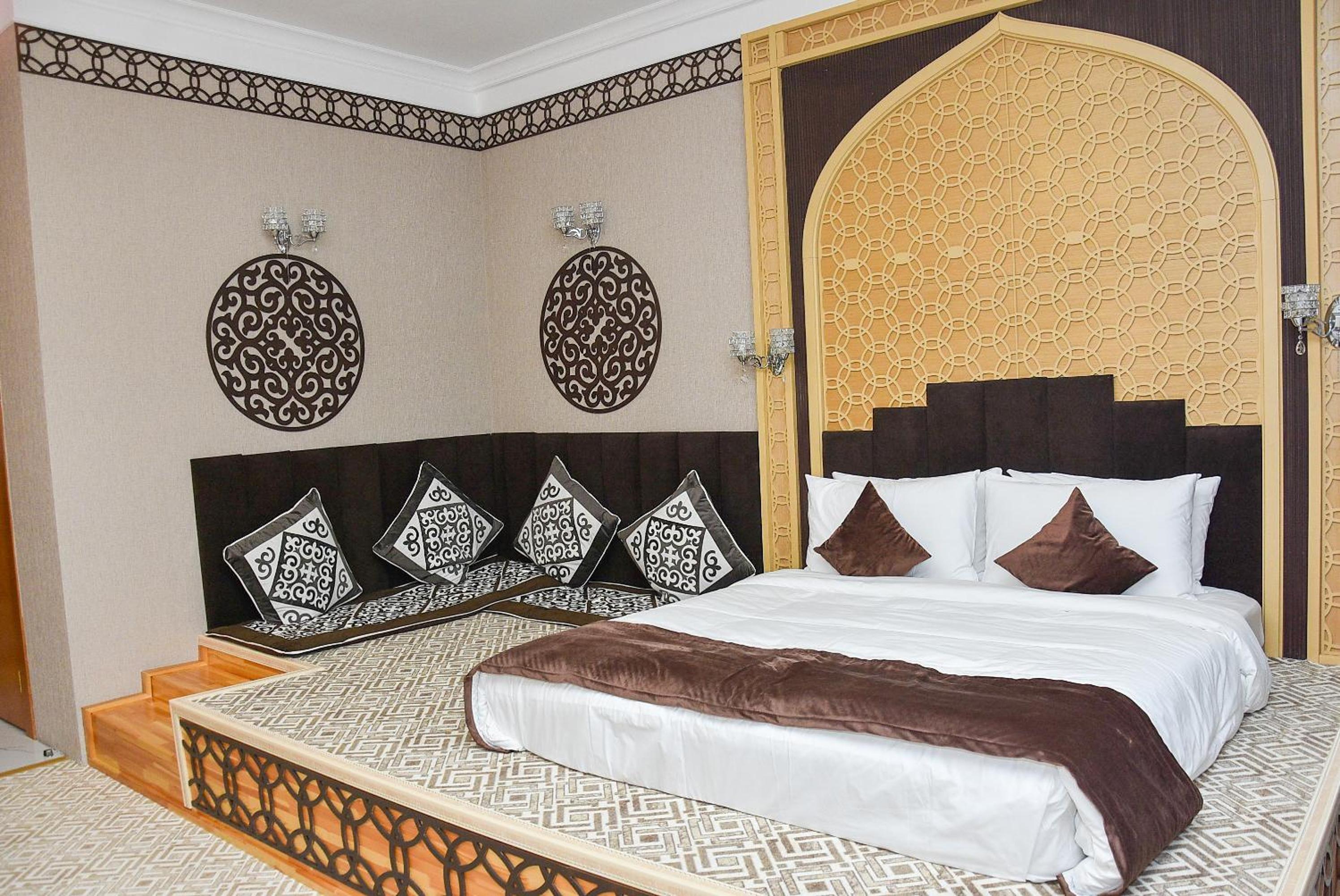 1 King Bed, National Suite, Non-Smoking - Photo 10
