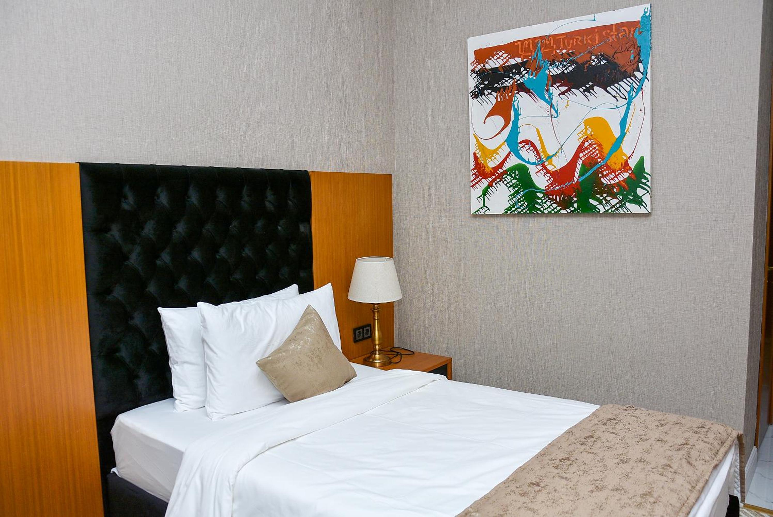 2 Single Beds, Mobility Accessible Room, Roll-In Shower, Non-Smoking - Photo 5