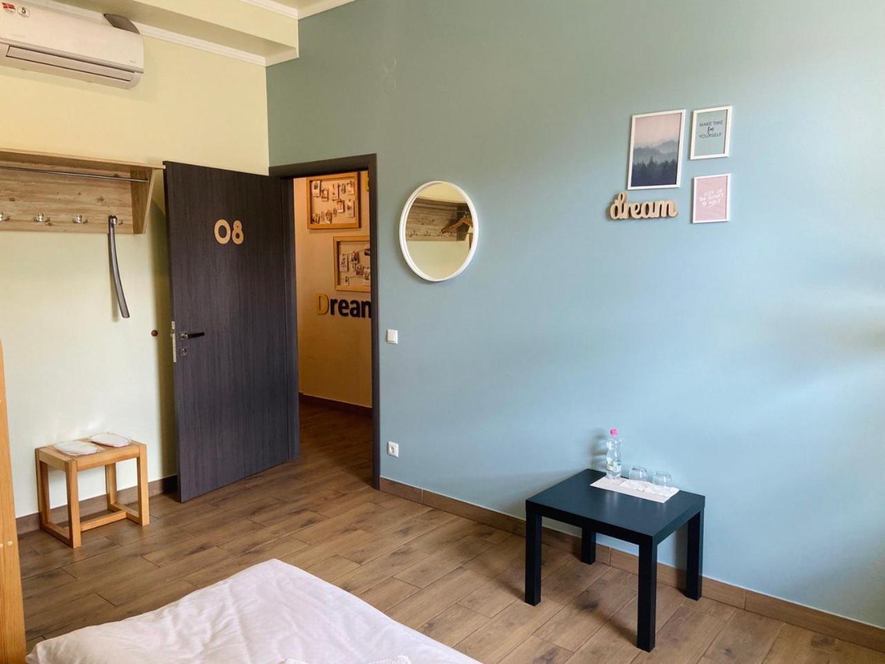 Economy Quadruple Room with Shared Bathroom photo 3