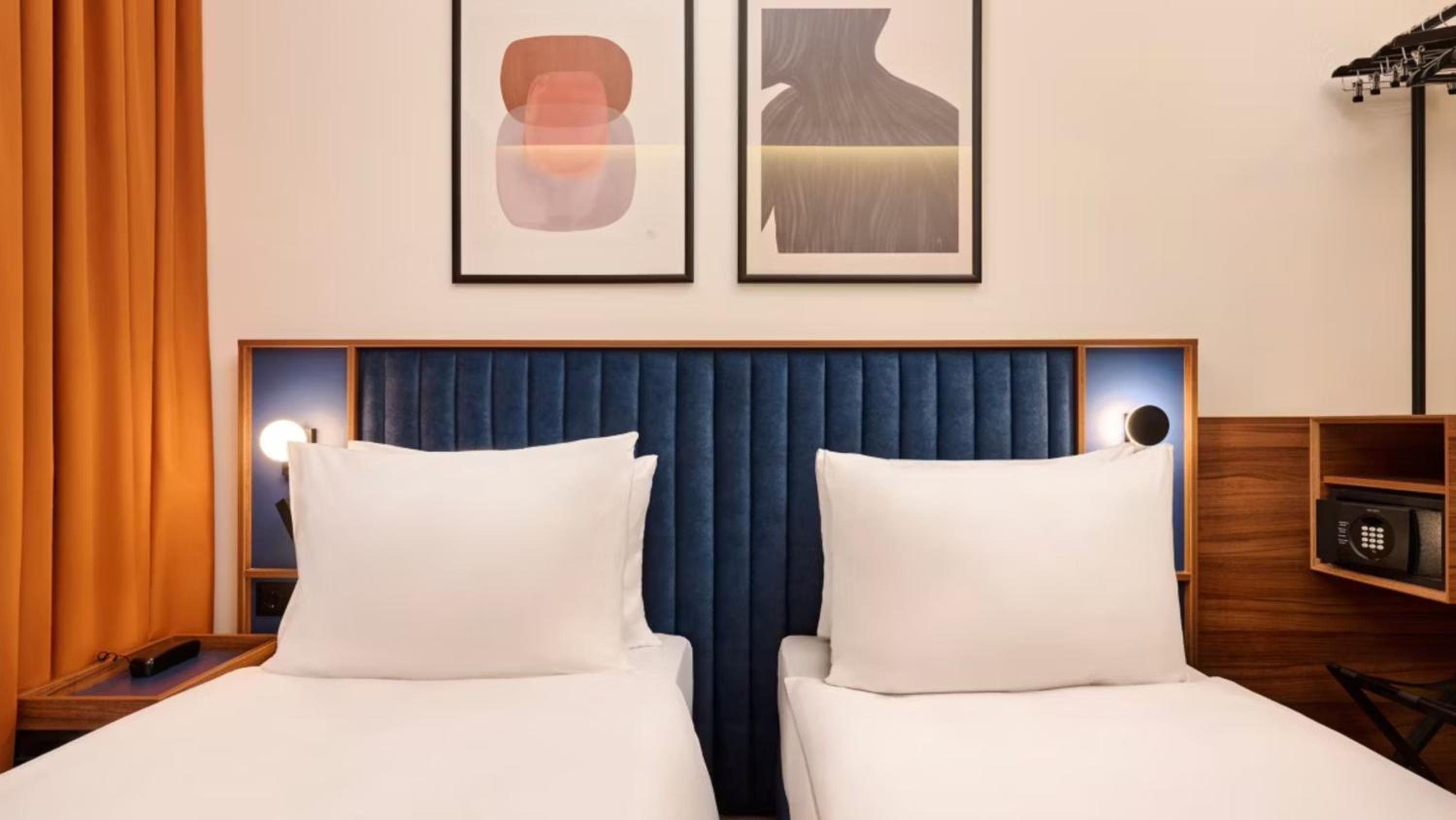 Cozy Twin Room