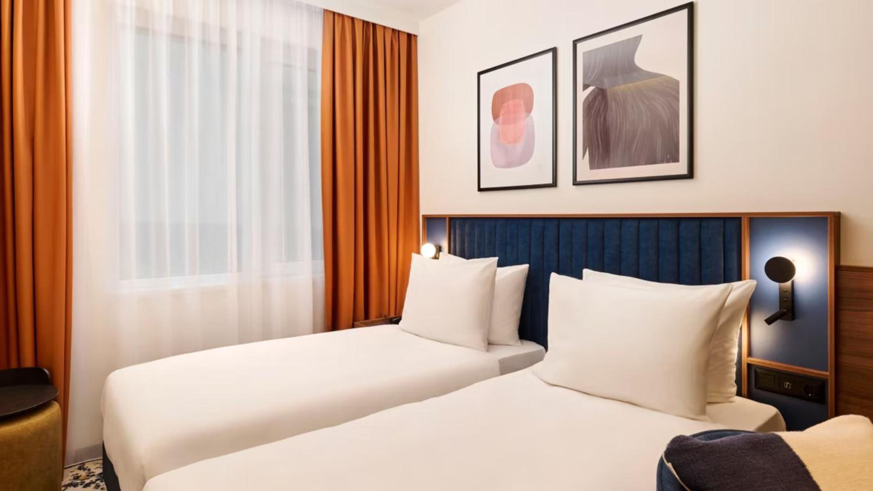 Cozy Twin Room