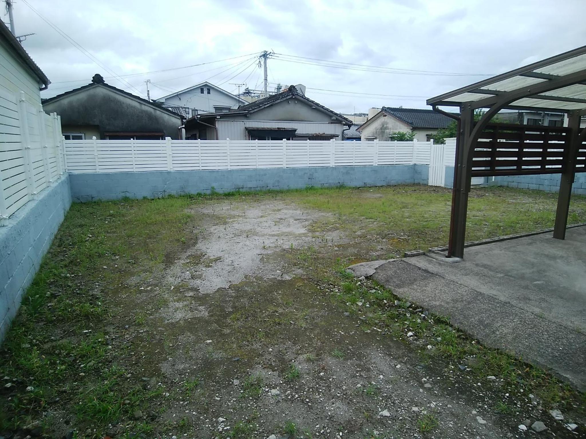 Three-Bedroom House - Photo 4