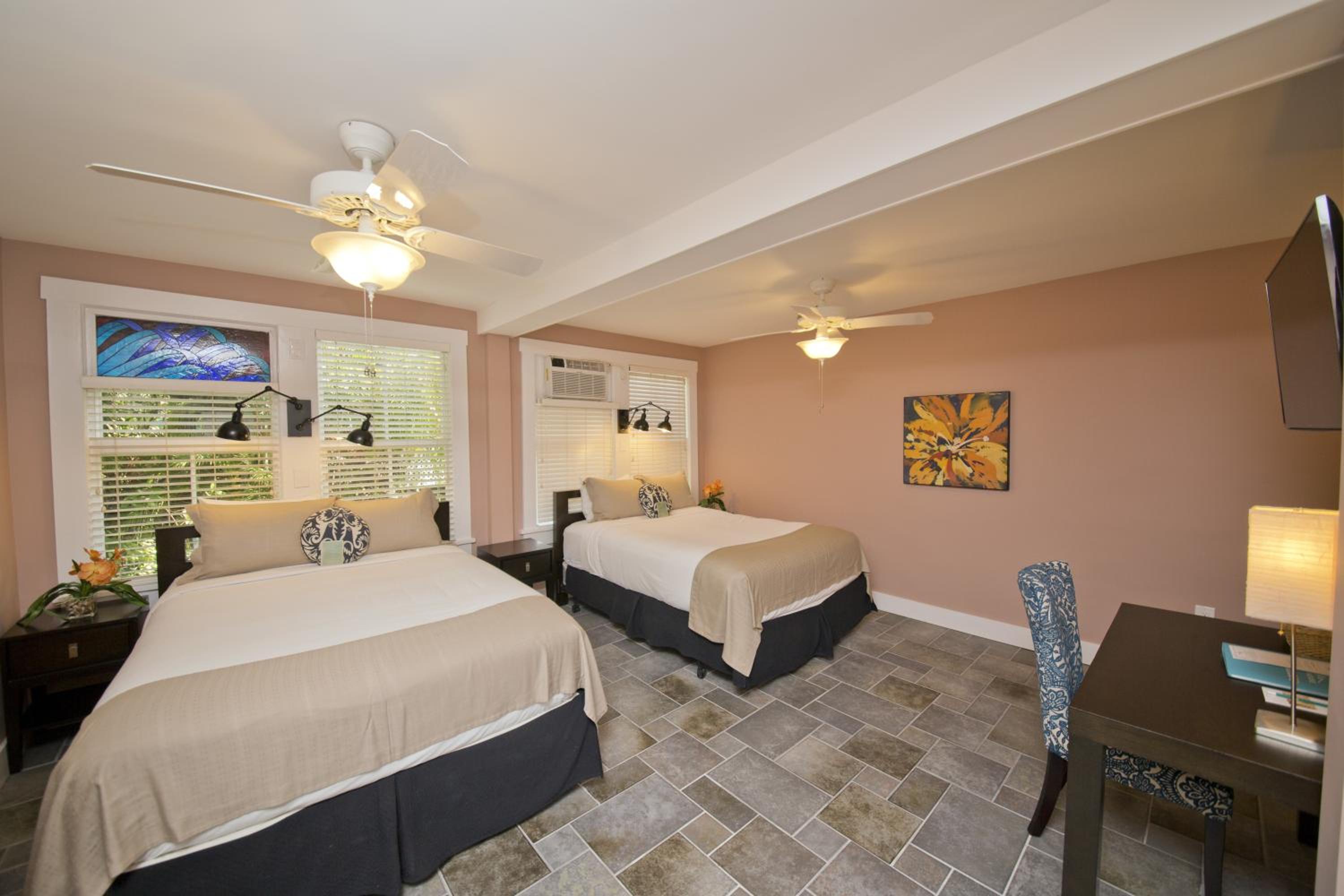 2 Queen Island Room - Photo 4