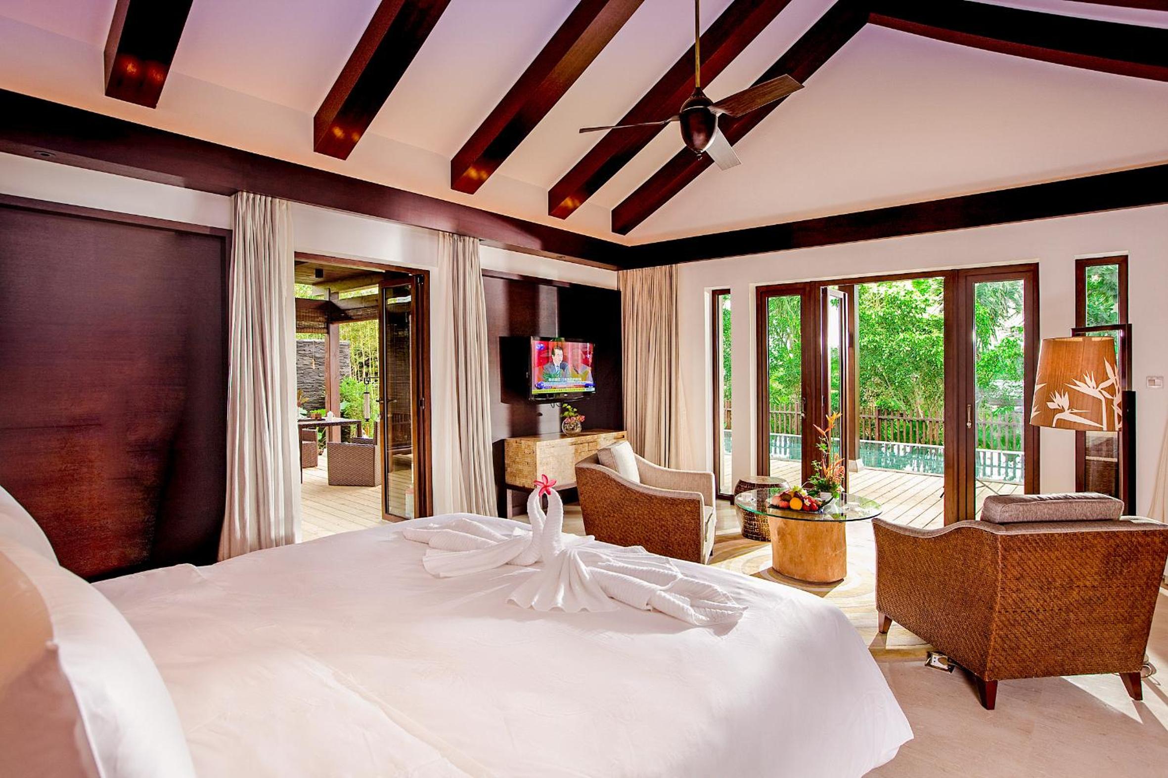 Premier One-Bedroom Villa with Private Pool and Oceanfront