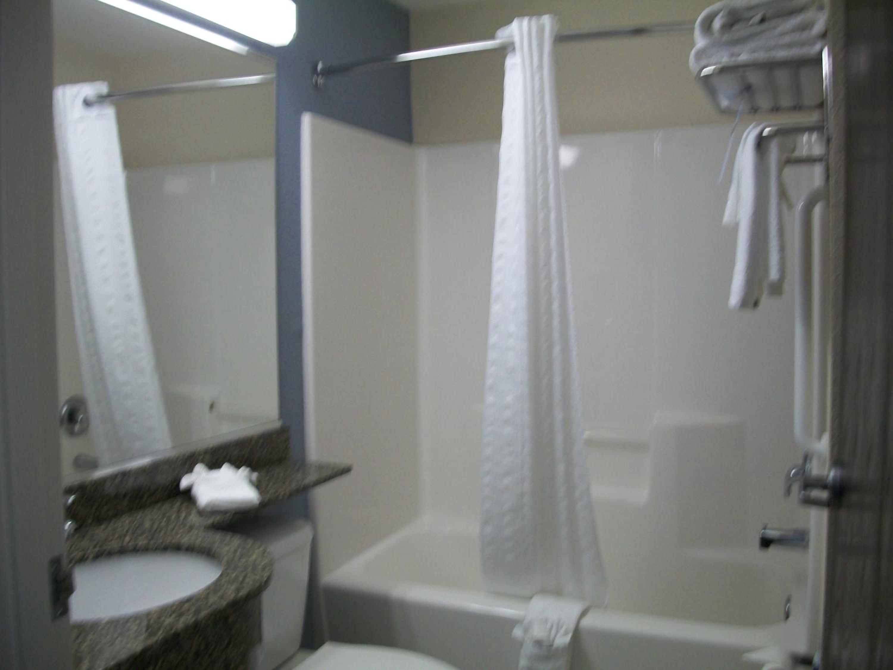 Queen Studio Suite - Non-Smoking - Photo 5
